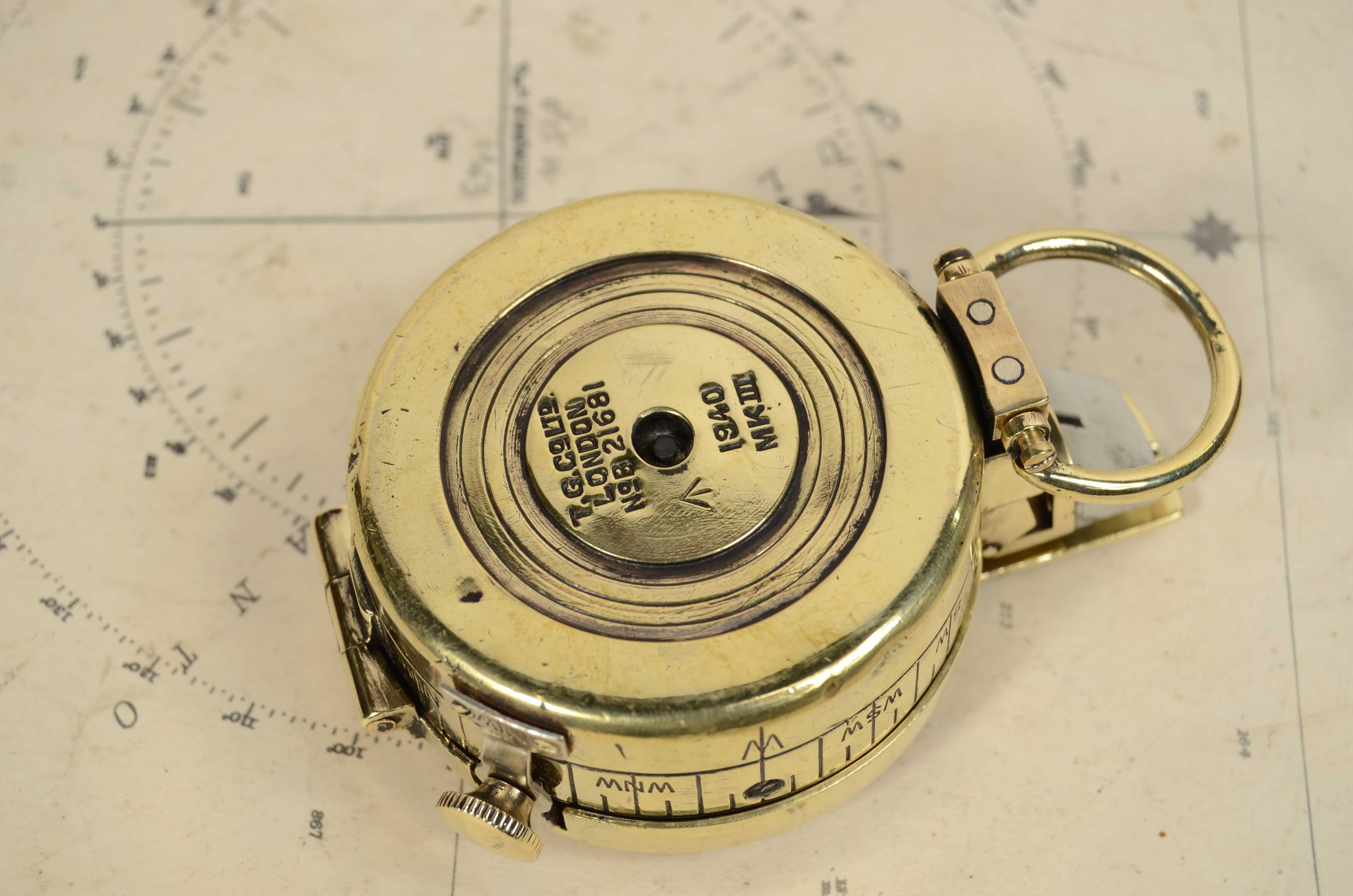 Prismatic compass  by detection signed T.G. Co Ltd London no. B 21681 1940 MK For Sale 10