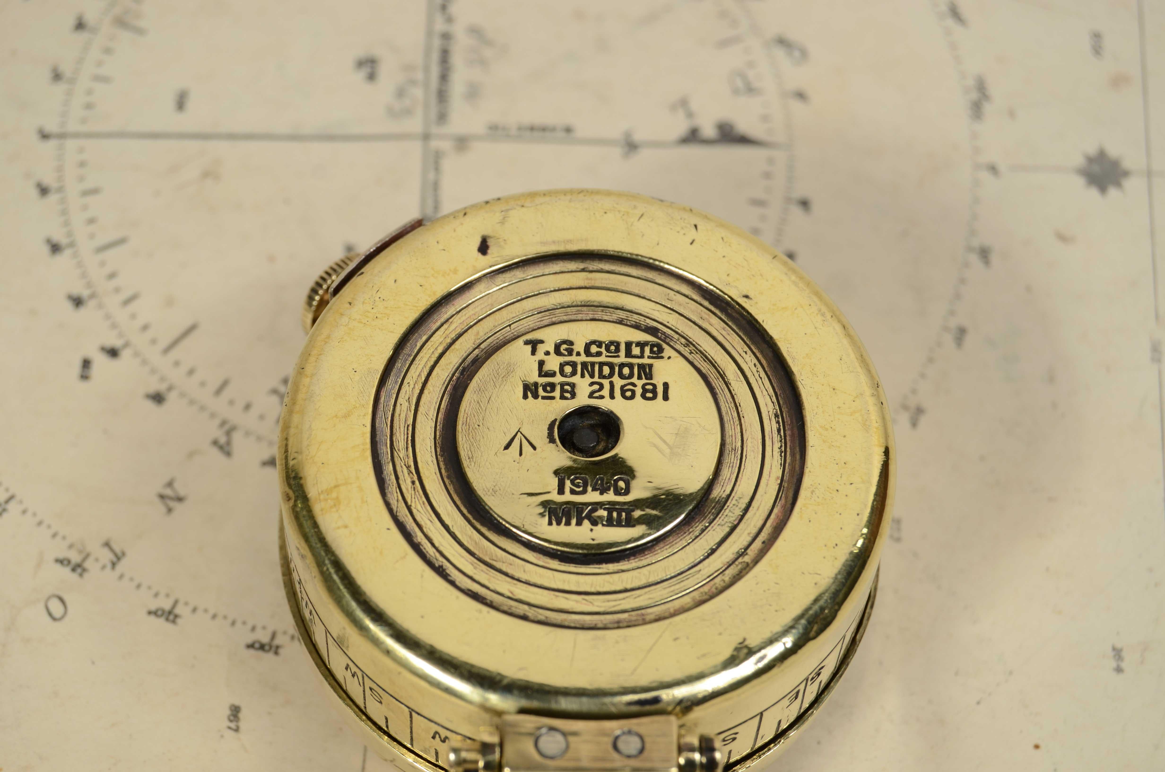 Prismatic compass  by detection signed T.G. Co Ltd London no. B 21681 1940 MK For Sale 11