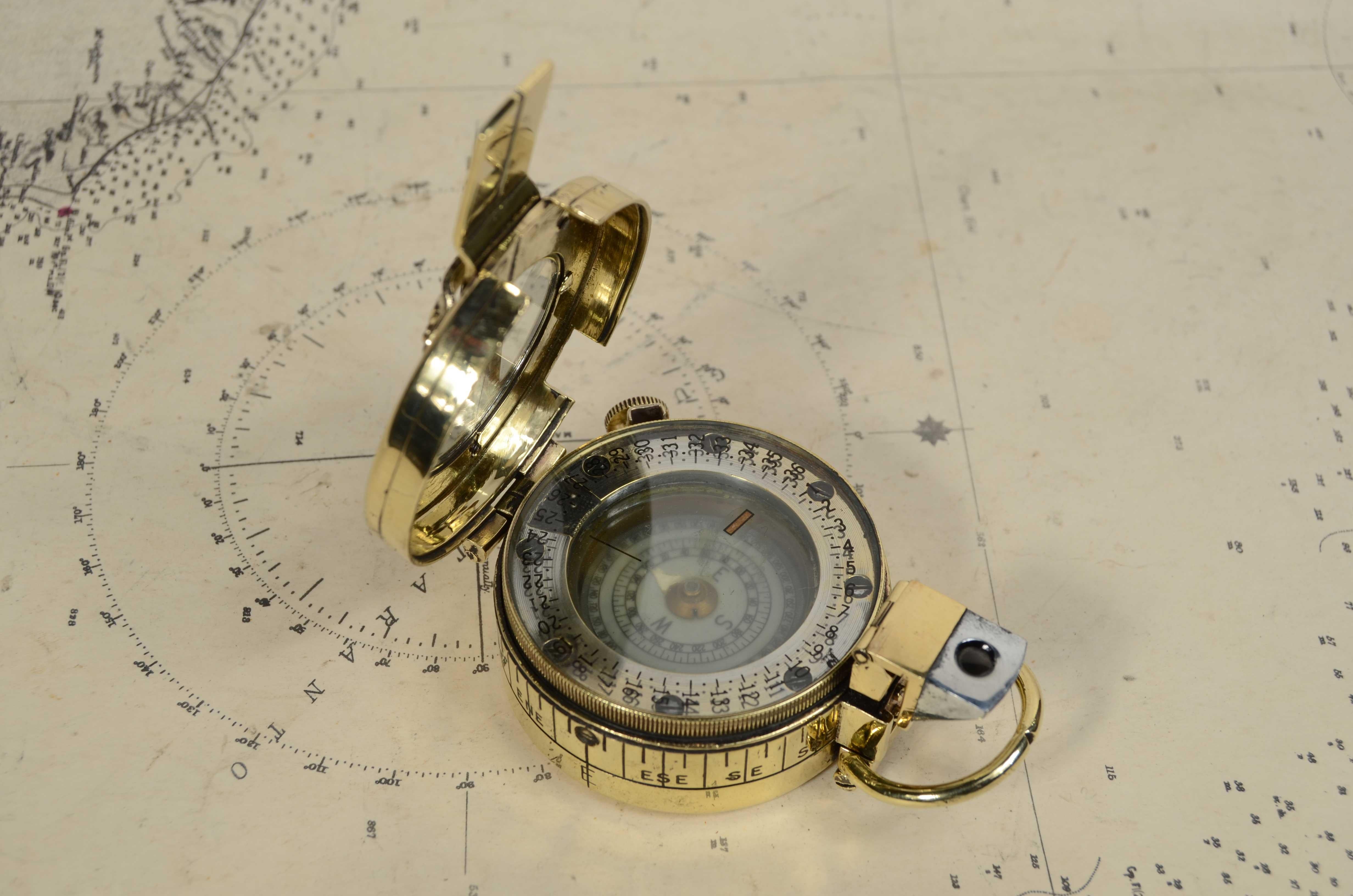Prismatic compass  by detection signed T.G. Co Ltd London no. B 21681 1940 MK  III, in use by British army officers during World War II. This is a small vintage compass typically used in recreational sailing, thus on boats less prone to magnetic