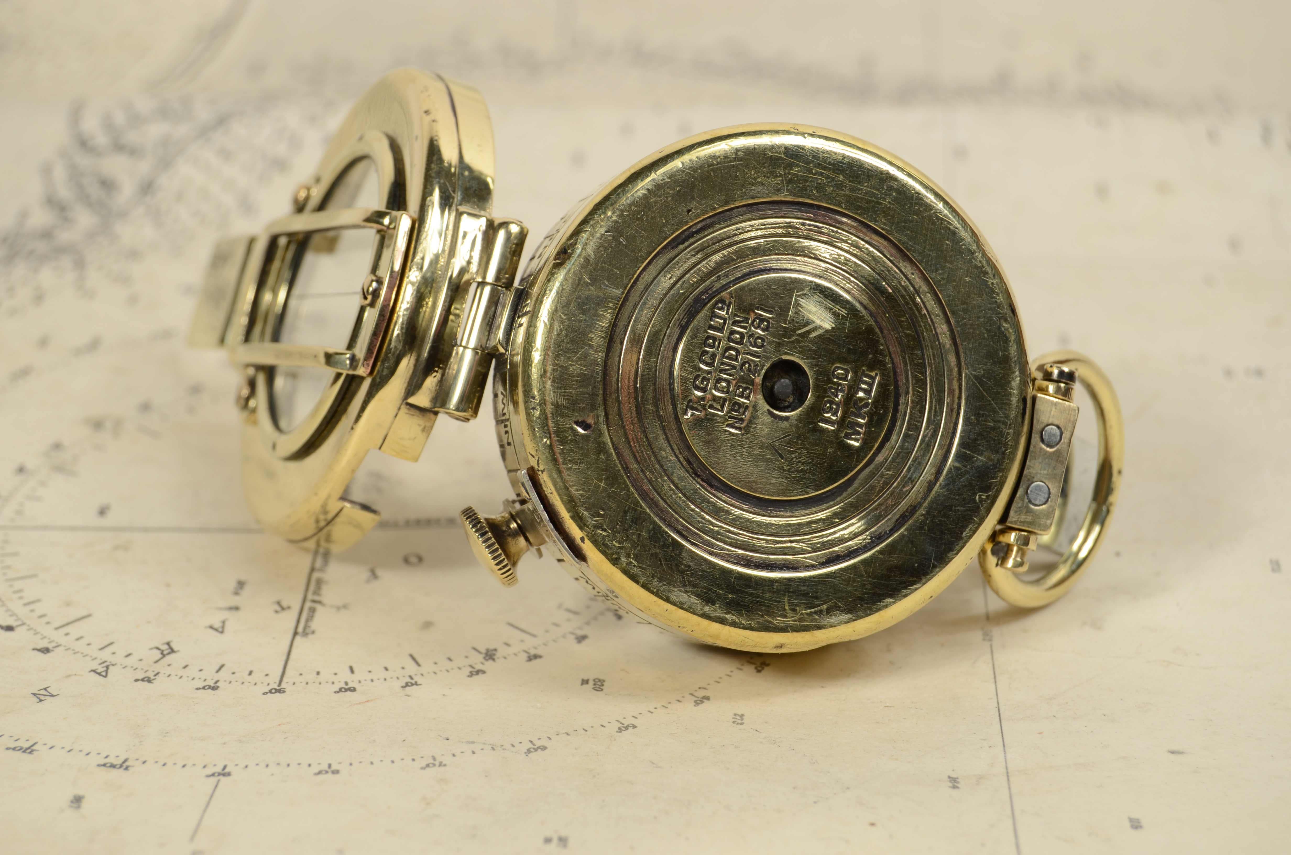 Prismatic compass  by detection signed T.G. Co Ltd London no. B 21681 1940 MK For Sale 1
