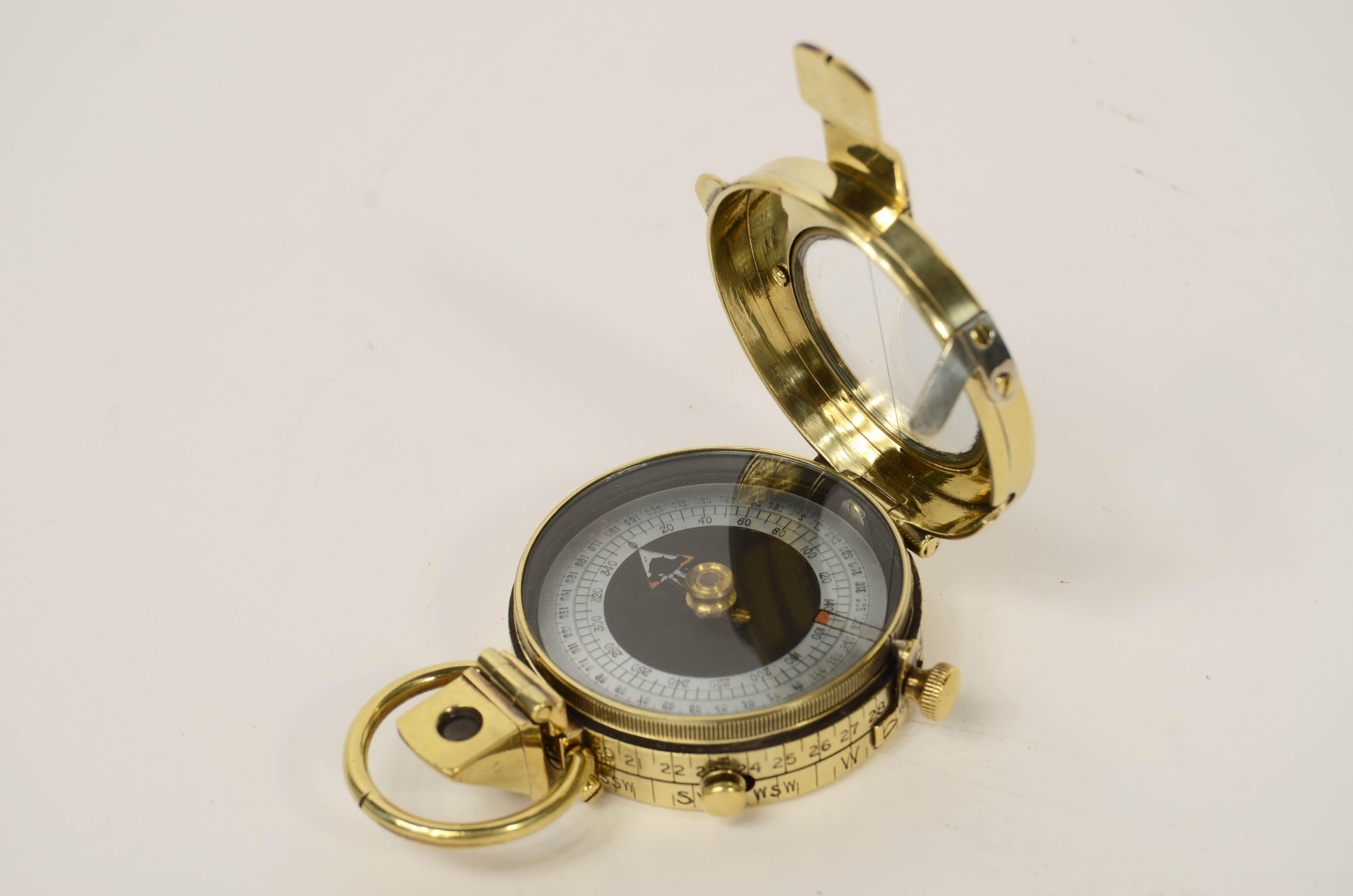 1917 Verner's Pattern brass prismatic surveying compass In Good Condition For Sale In Milan, IT