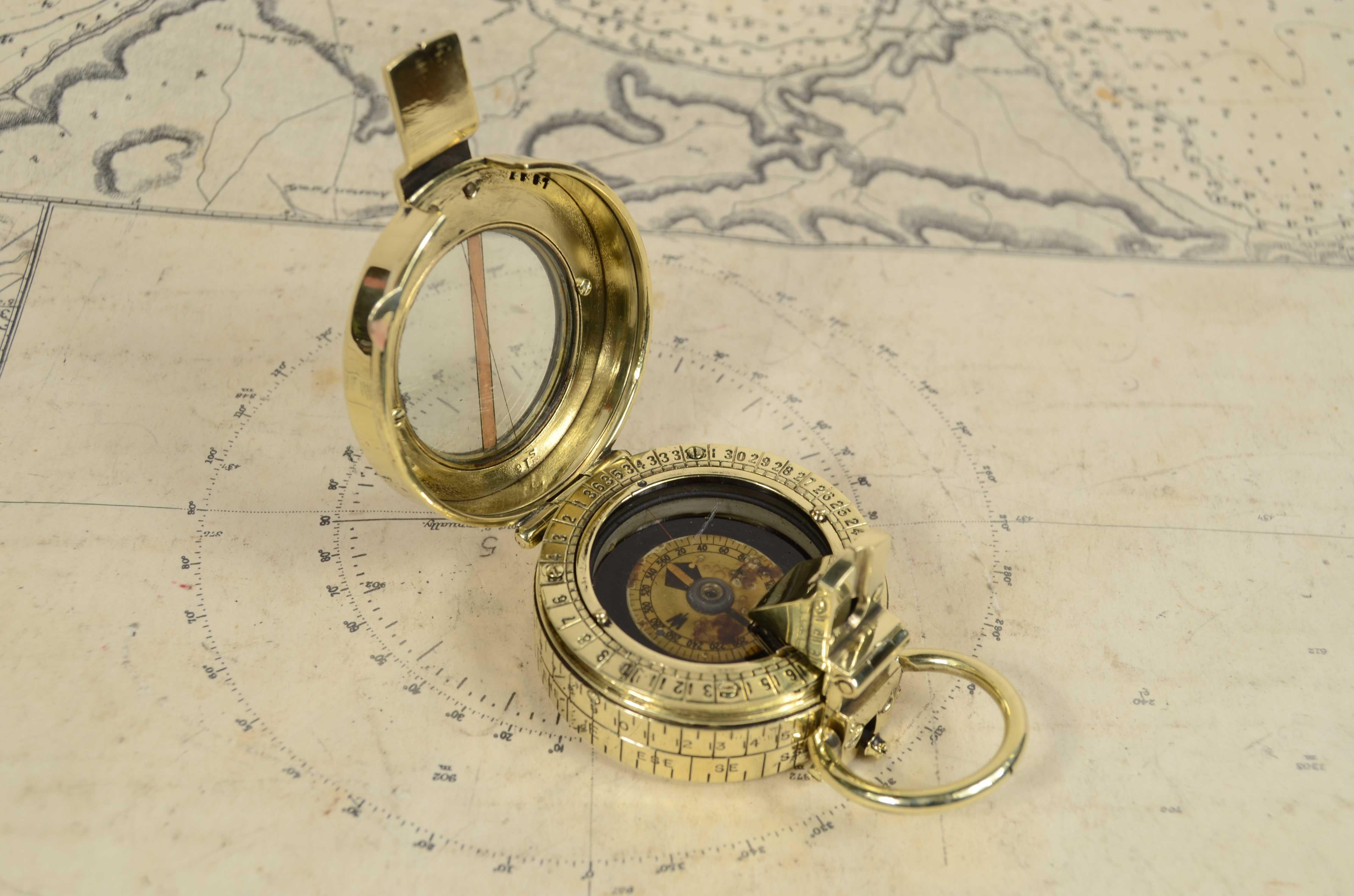 Prismatic liquid pocket compass  signed F. Barker's & Son London 1917 For Sale 2