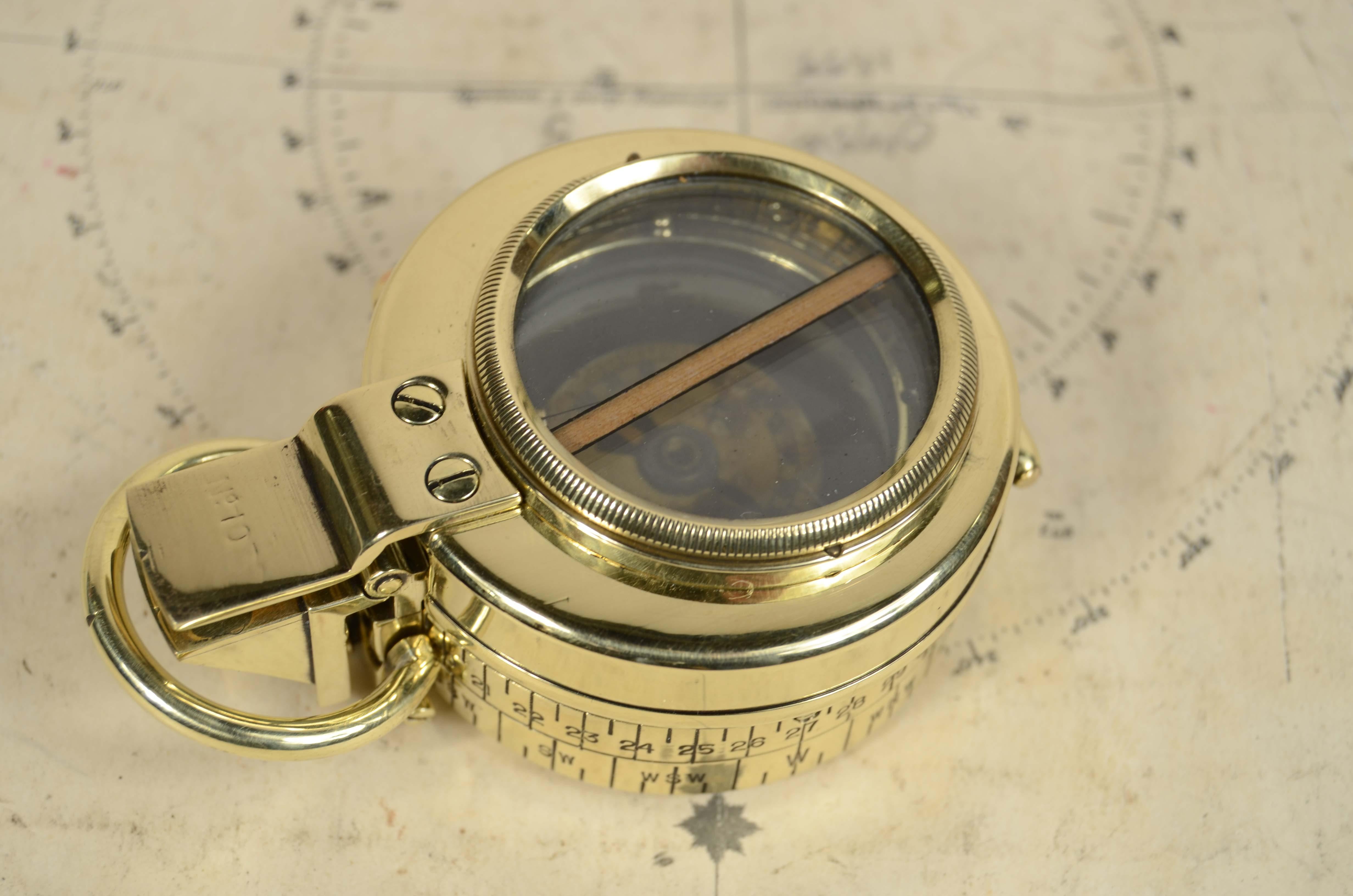 Prismatic liquid pocket compass  signed F. Barker's & Son London 1917 For Sale 8