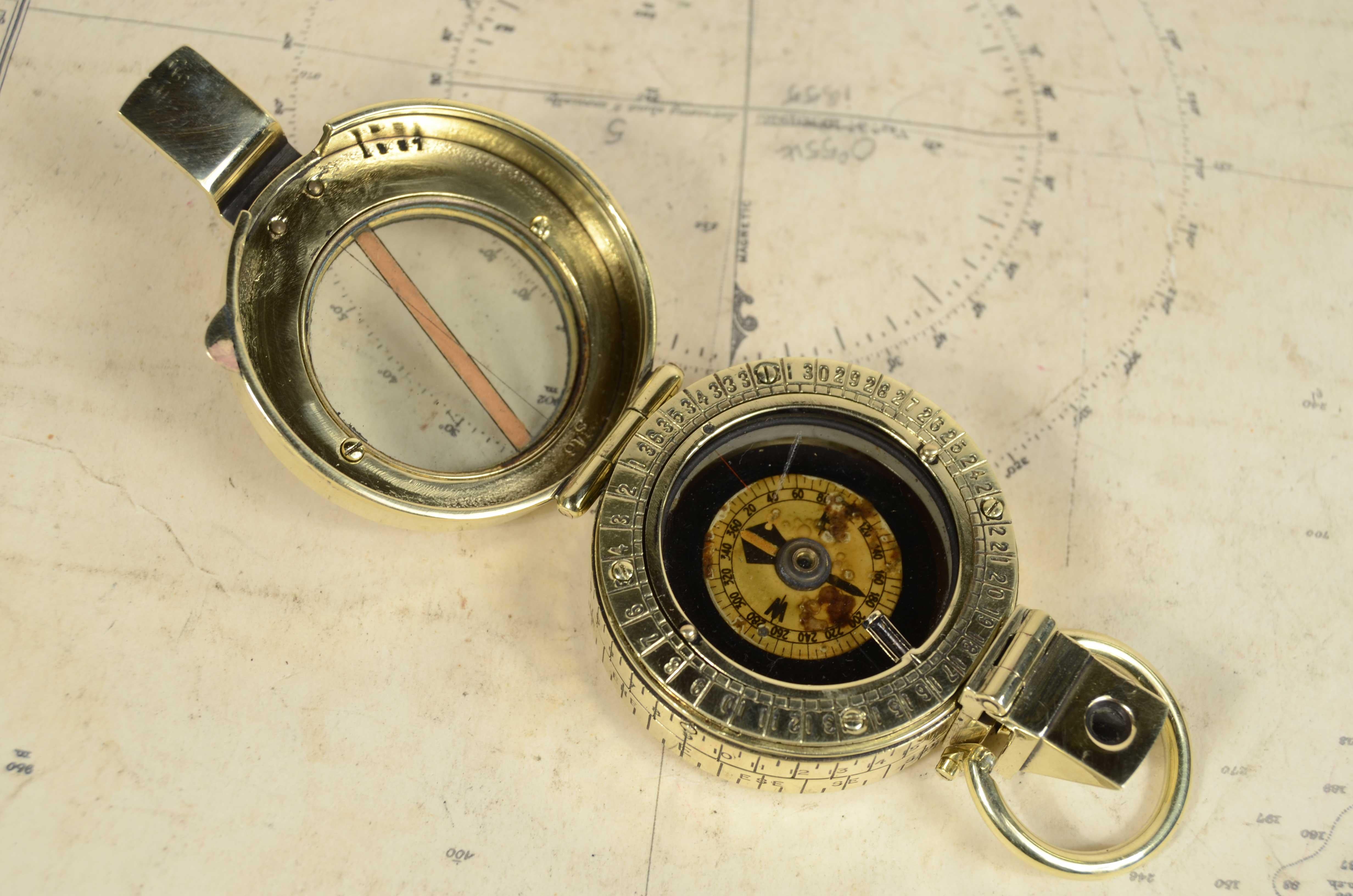 Early 20th Century Prismatic liquid pocket compass  signed F. Barker's & Son London 1917 For Sale