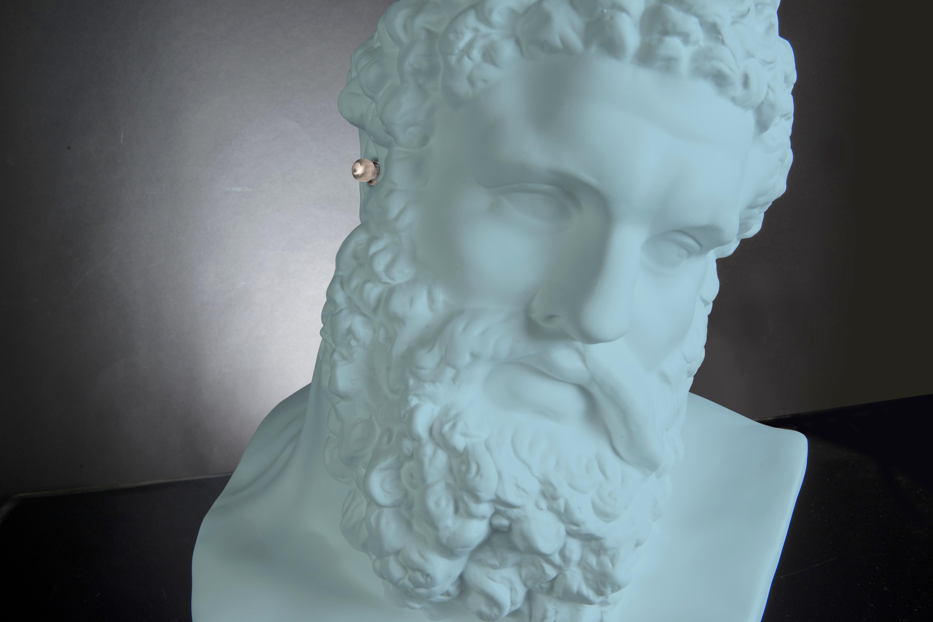 italien Bust Ercole « Don't Hear », petite table/sculpture, céramique, couleur bleu puriste, Italie en vente