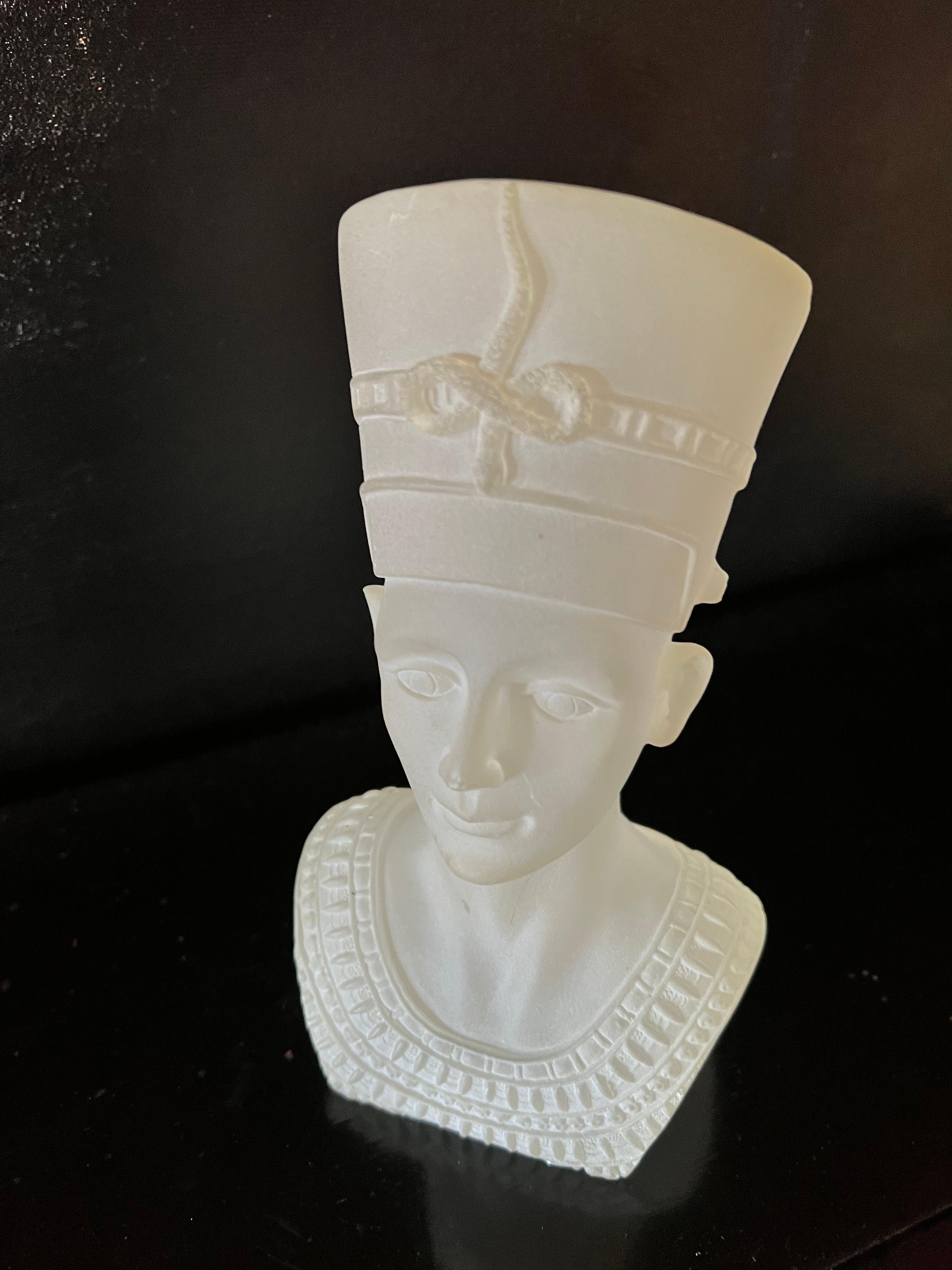 Buste de Néfertiti en vente 5