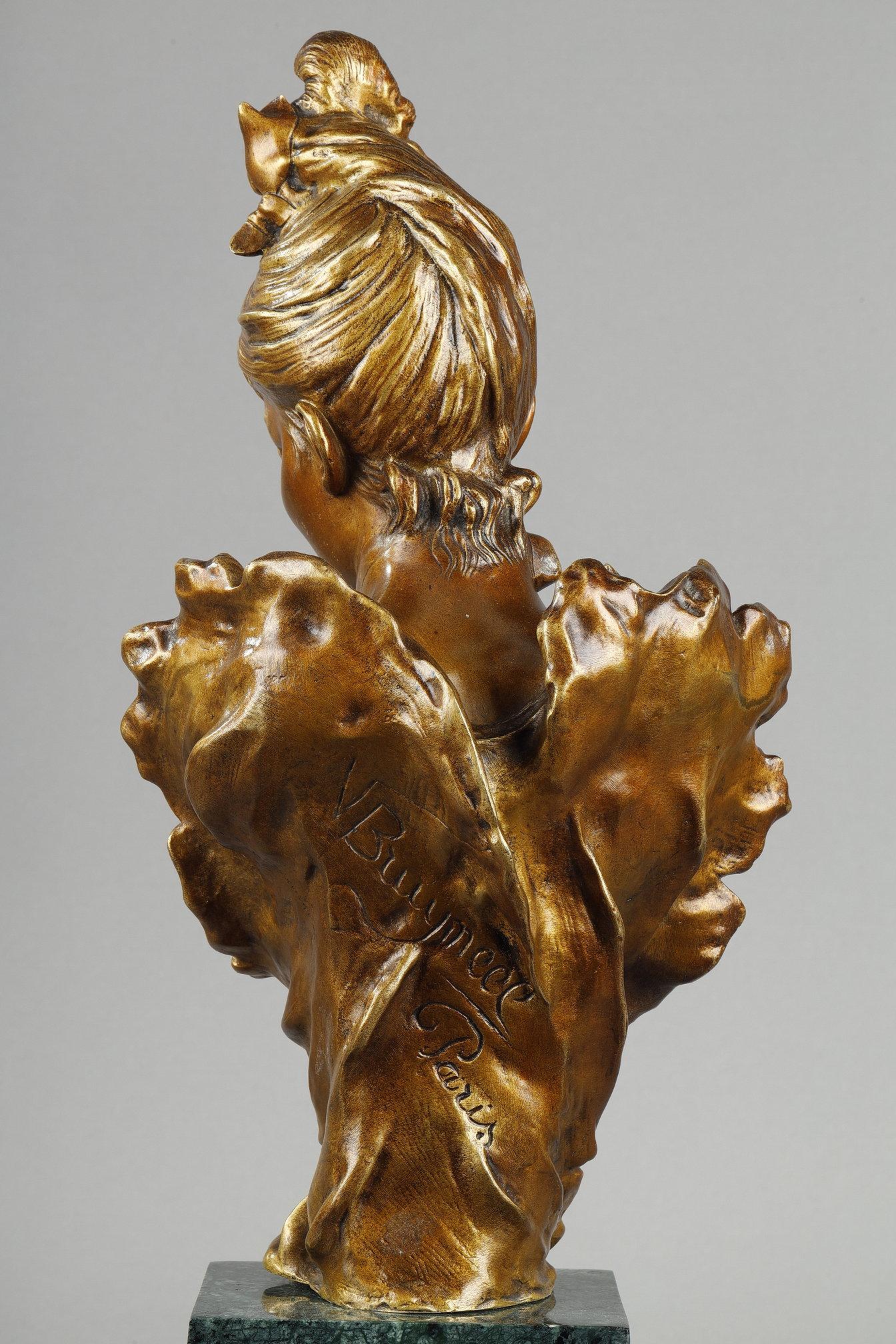 Early 20th Century Bust of a young woman from the Belle-époque, by Victor Léopold Bruyneel For Sale