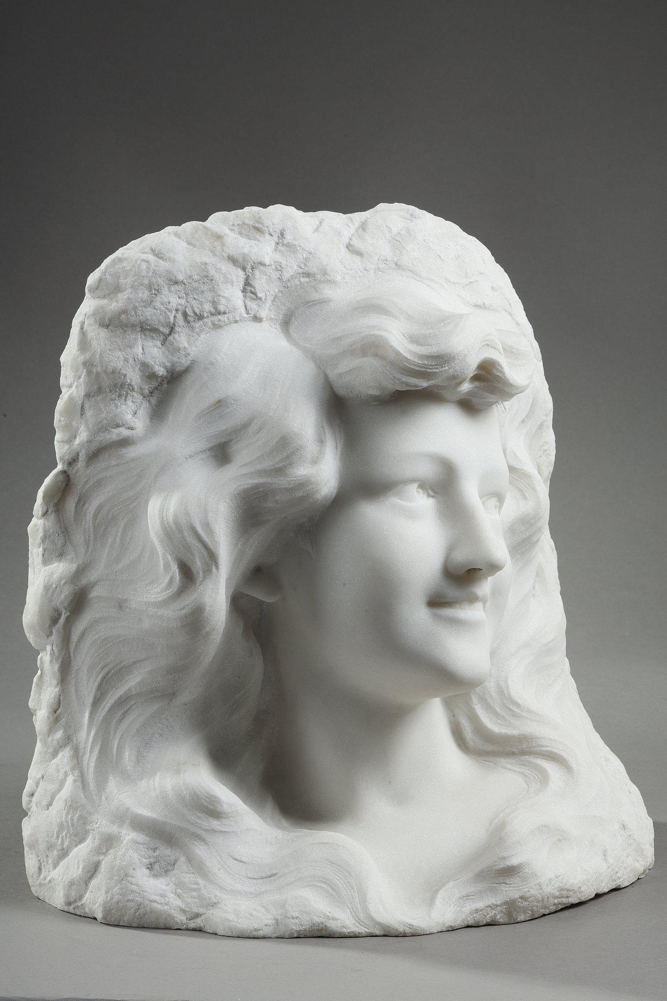 Bust of a young woman in Carrara marble, 19th century In Good Condition For Sale In Paris, FR