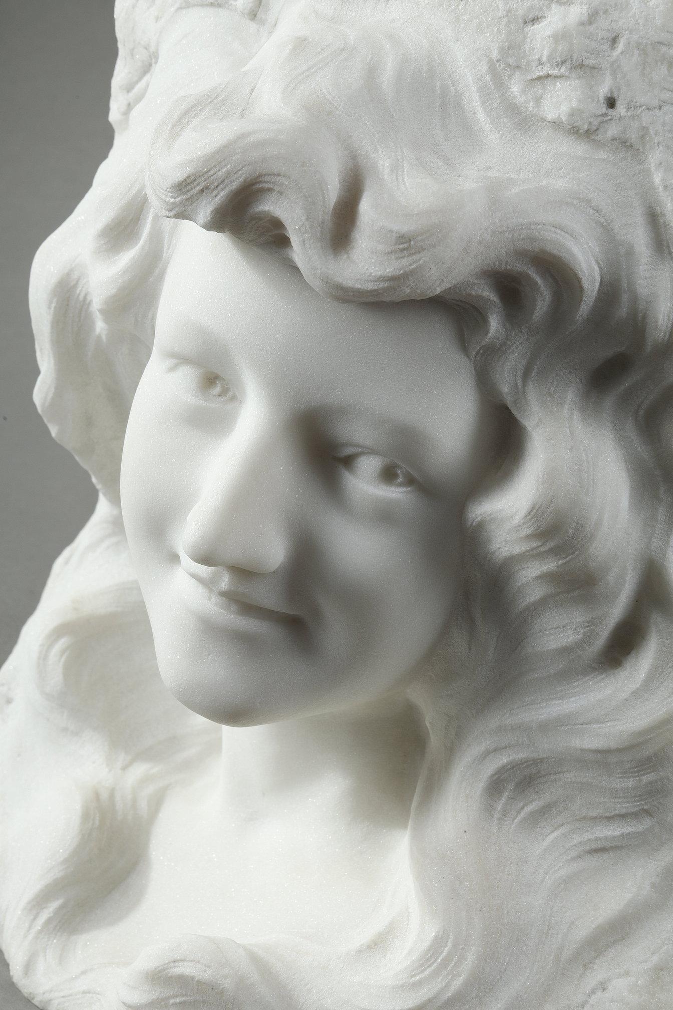 Bust of a young woman in Carrara marble, 19th century For Sale 2