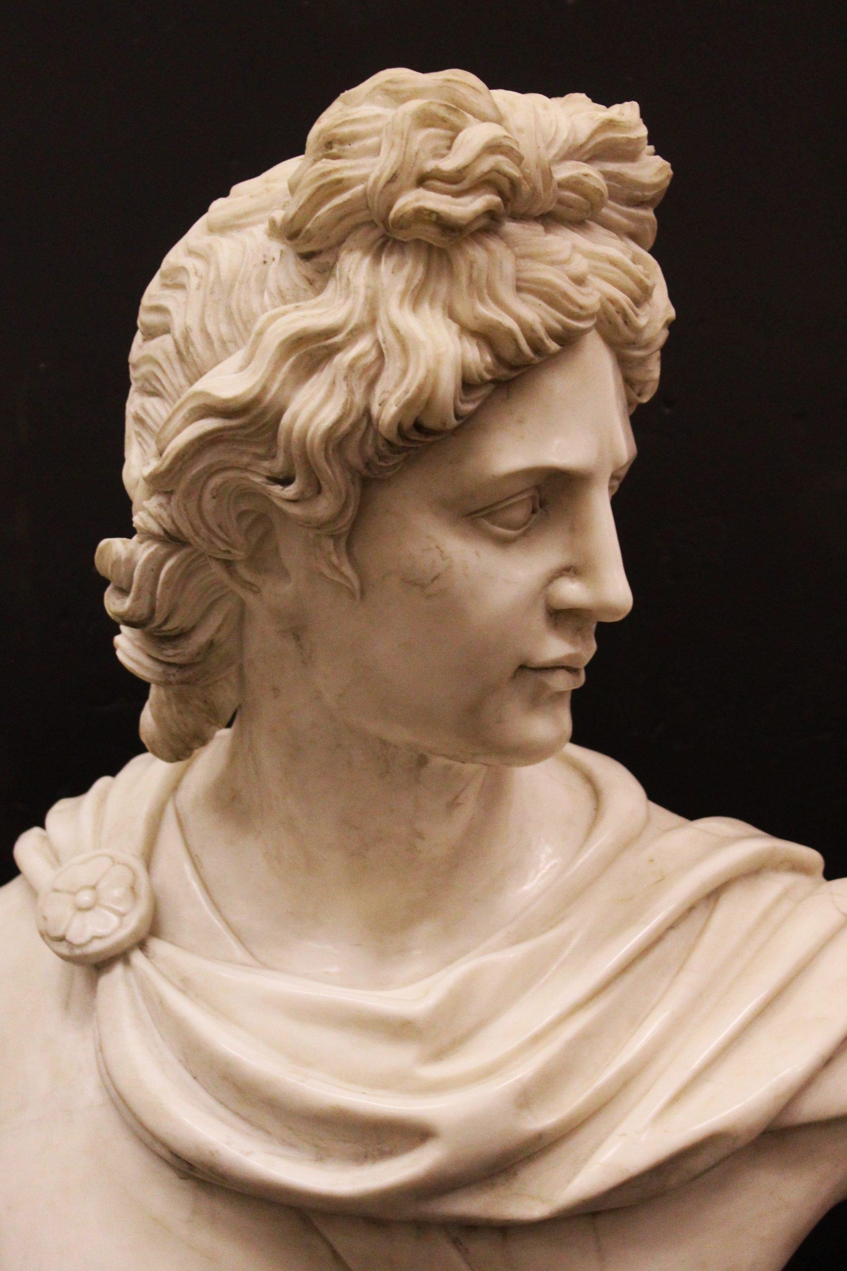Bust of Apollo in statuary white marble, 20th cent In Good Condition For Sale In Rome, IT