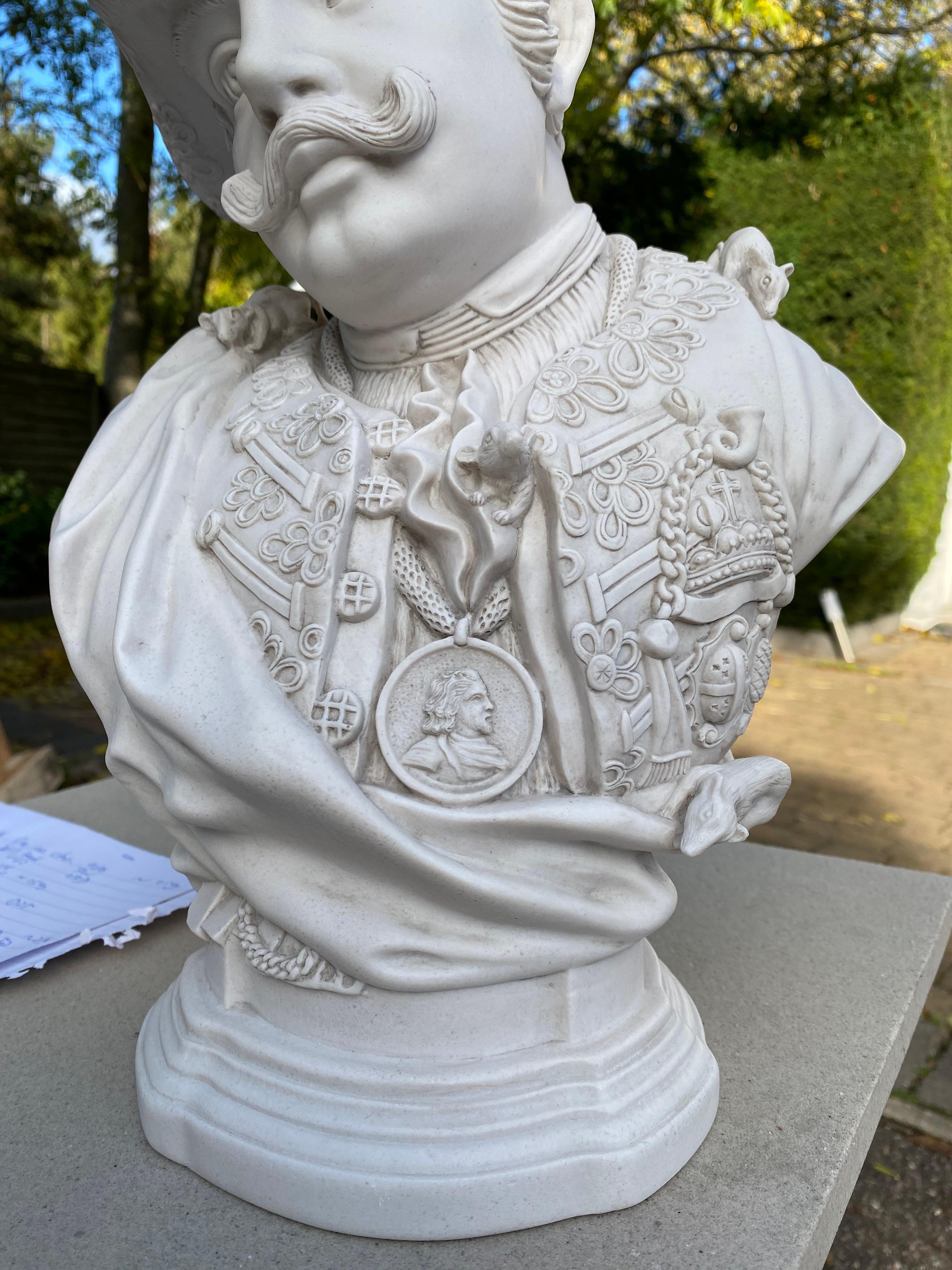 Busto del Barone Schmiedel - Scultura classica del XX secolo in vendita 2