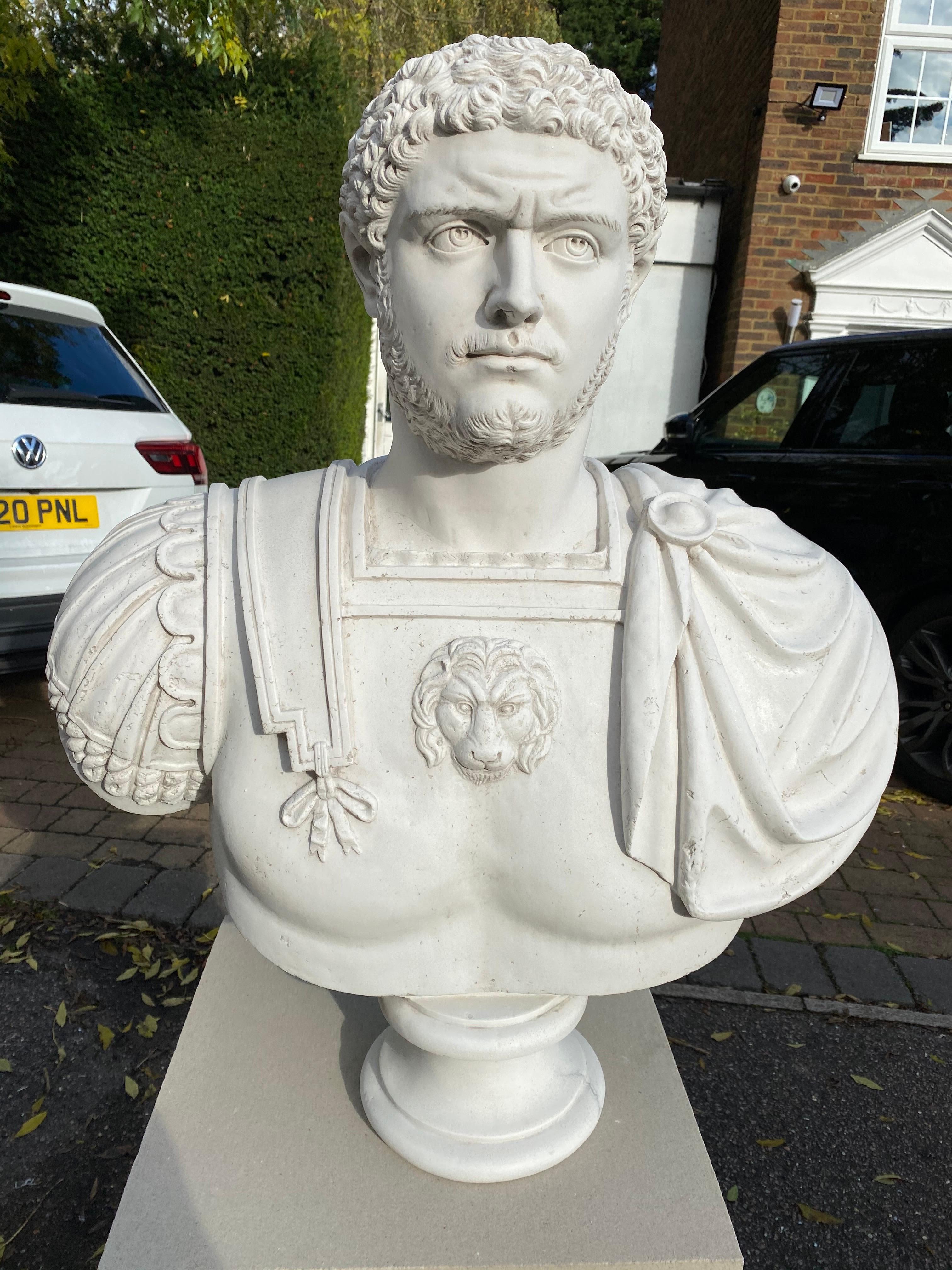 Bust of Caracalla – Skulptur eines römischen Kaisers des 20. Jahrhunderts im Angebot 3