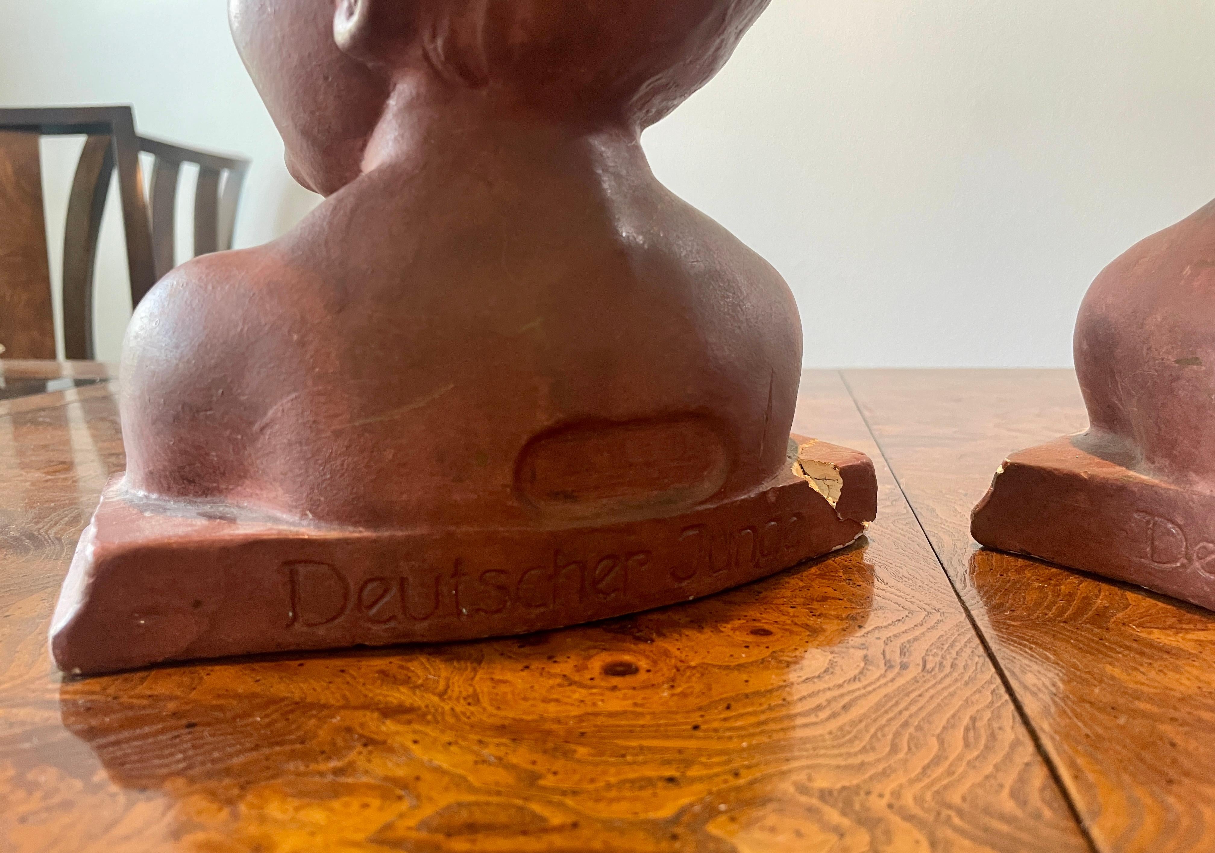 XX secolo Busto di bambino - Una coppia di sculture in vendita