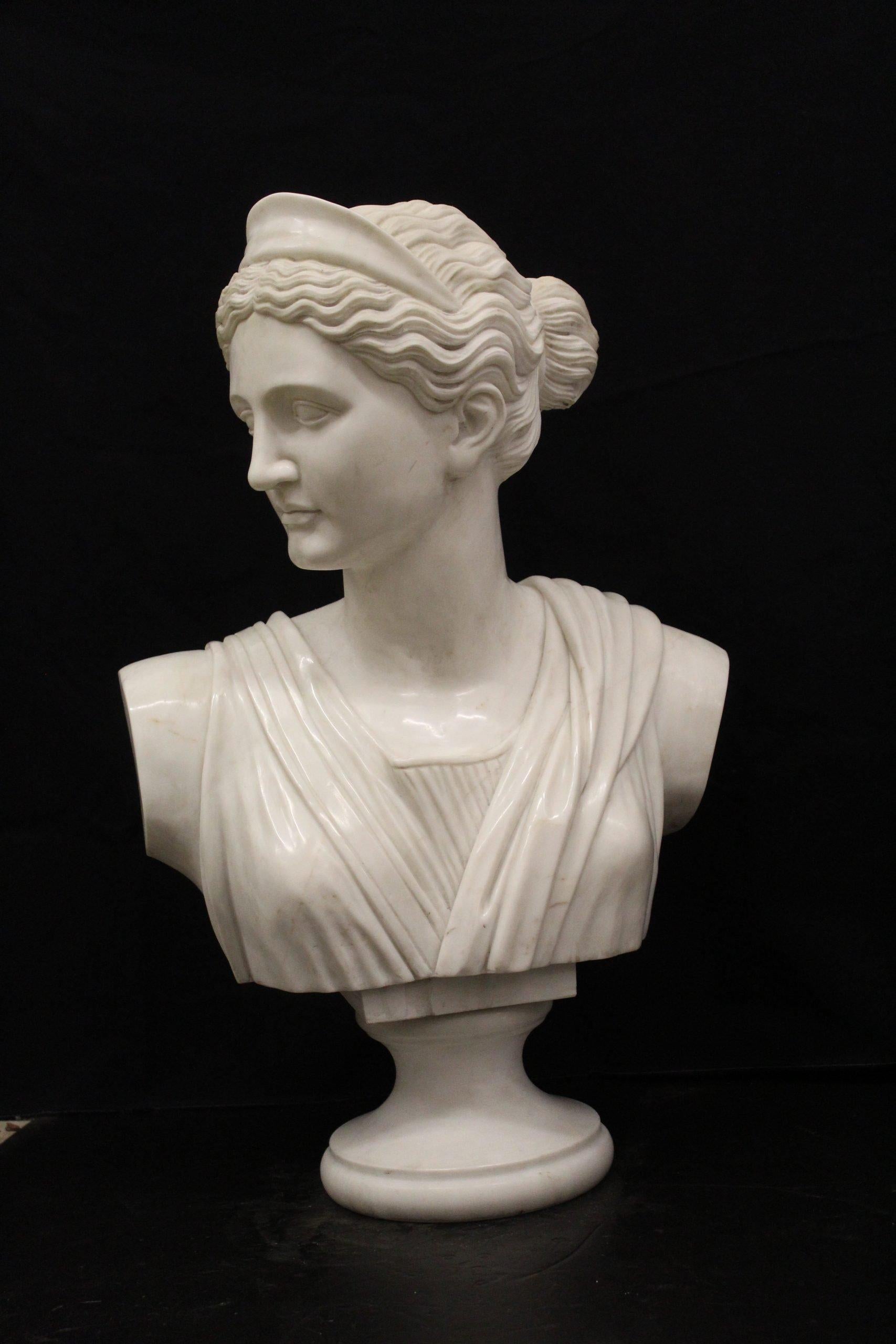 Bust of Diana the Huntress In Good Condition For Sale In Rome, IT