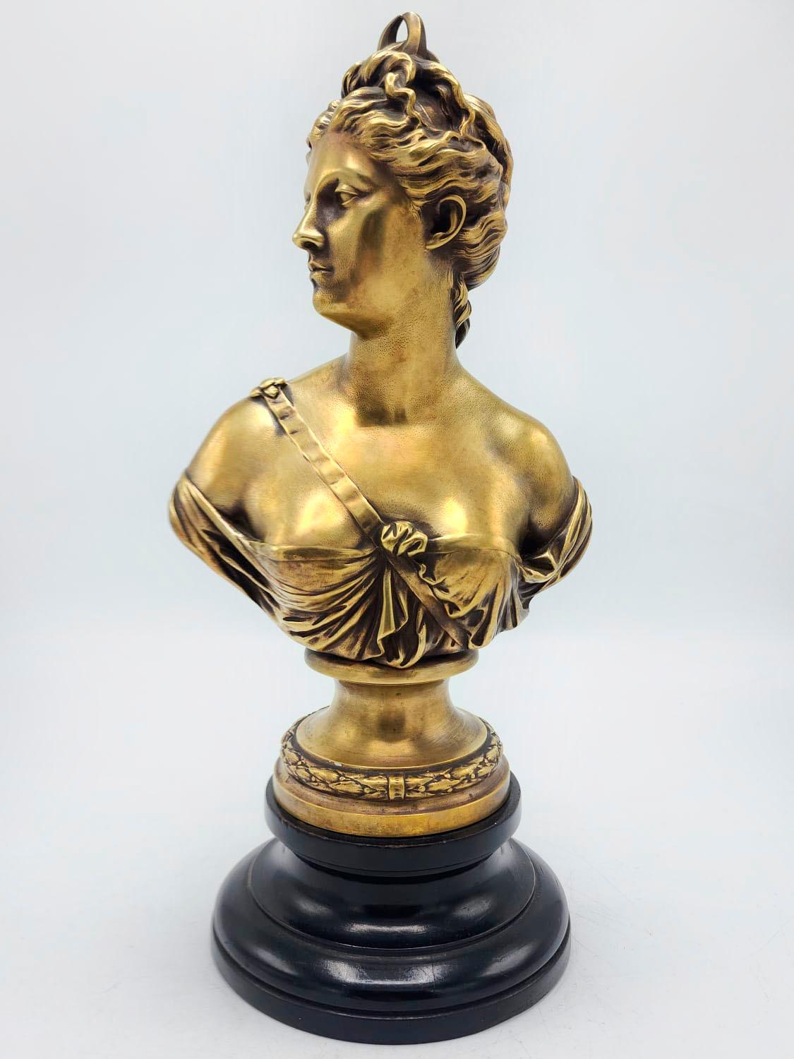 XIXe siècle Buste de Diane chasseresse en bronze français Louis XVI 19e siècle - Artiste Houdon en vente