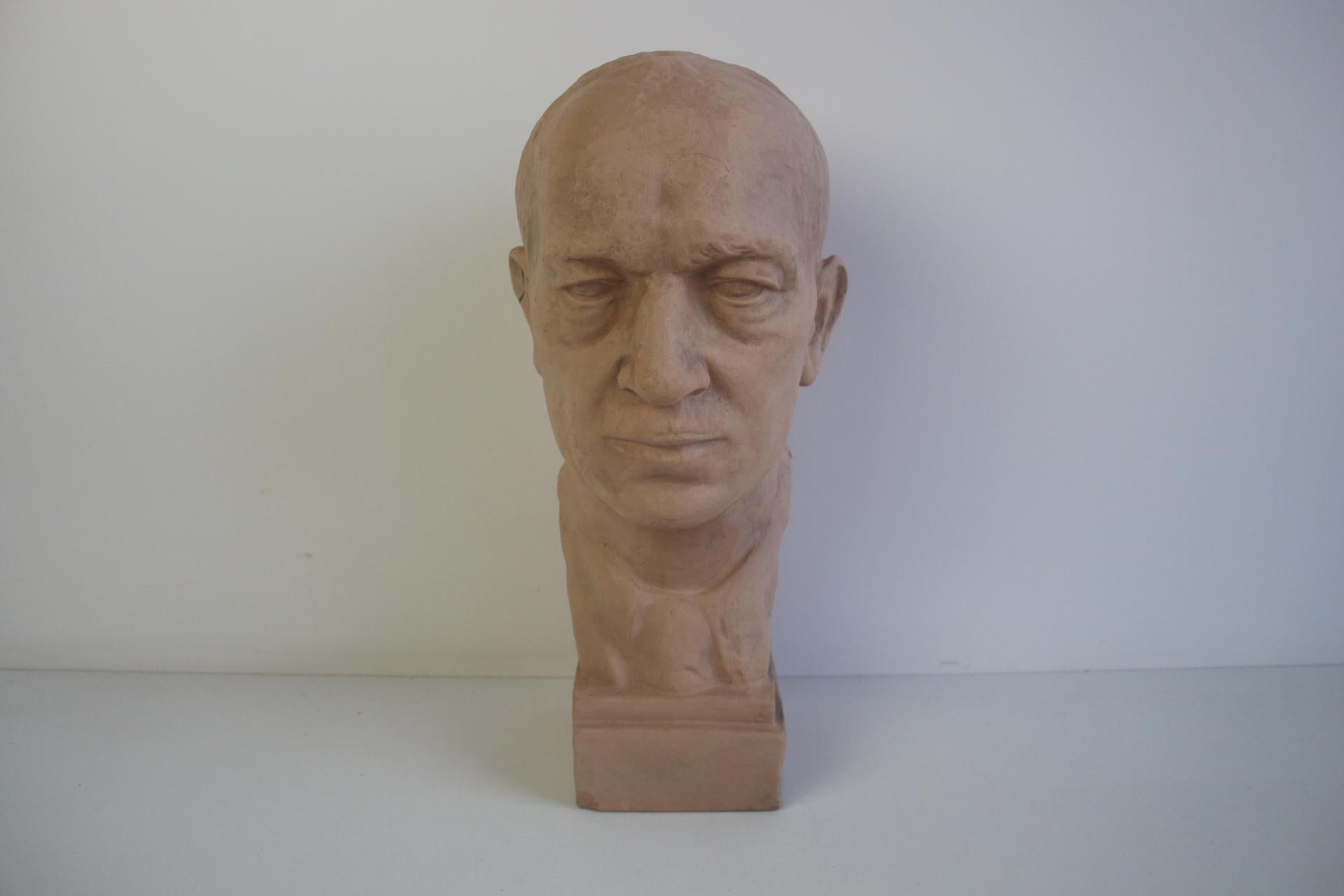 Edvard Beneš was the President of Czechoslovakia in the years 1935-1938 and 1945-1948
The bust has an unprofessionally glued ear (see photo)
Original condition
