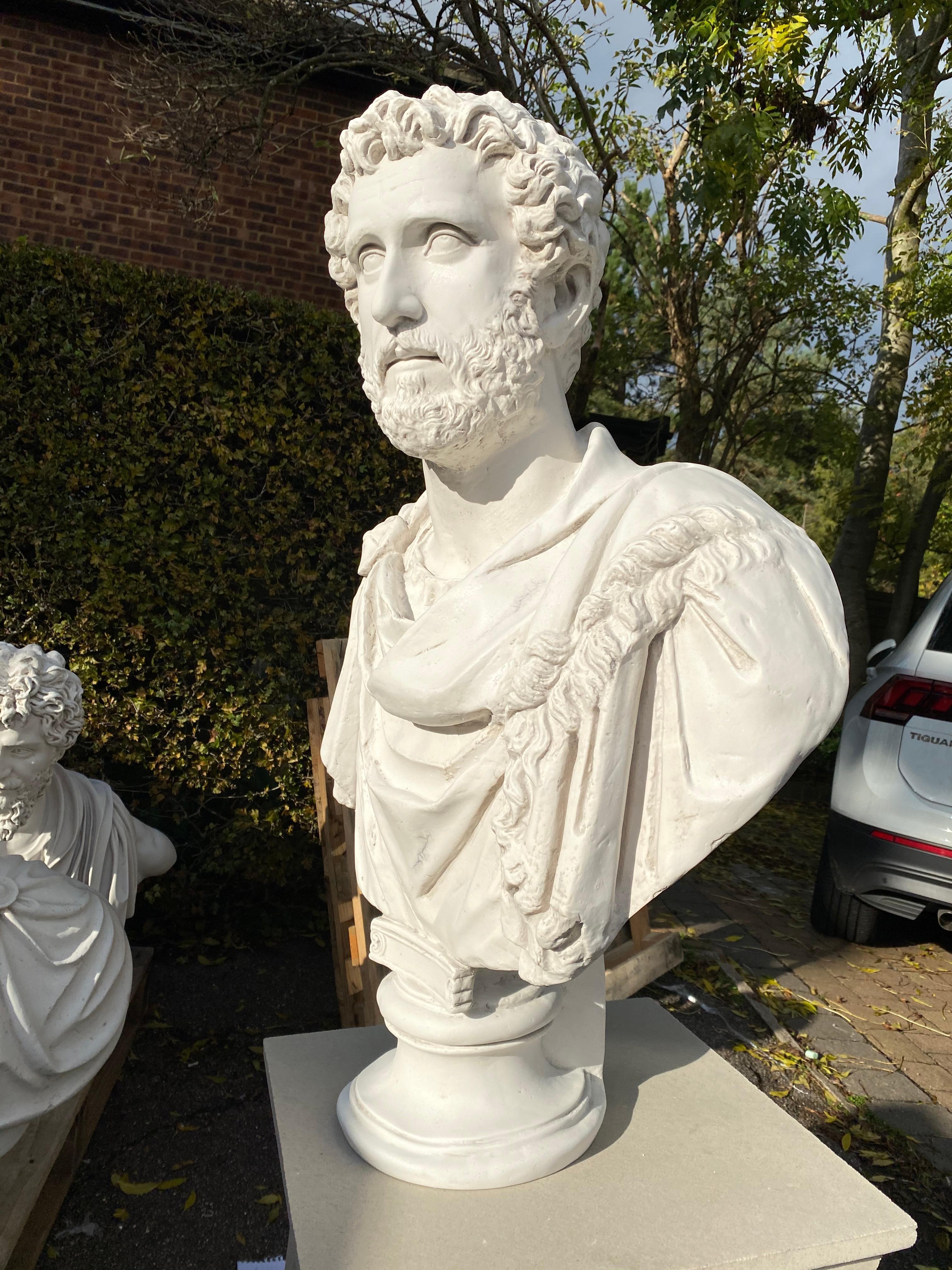Bust of Hadrian – Skulptur eines römischen Kaisers aus dem 20. Jahrhundert (Europäisch) im Angebot