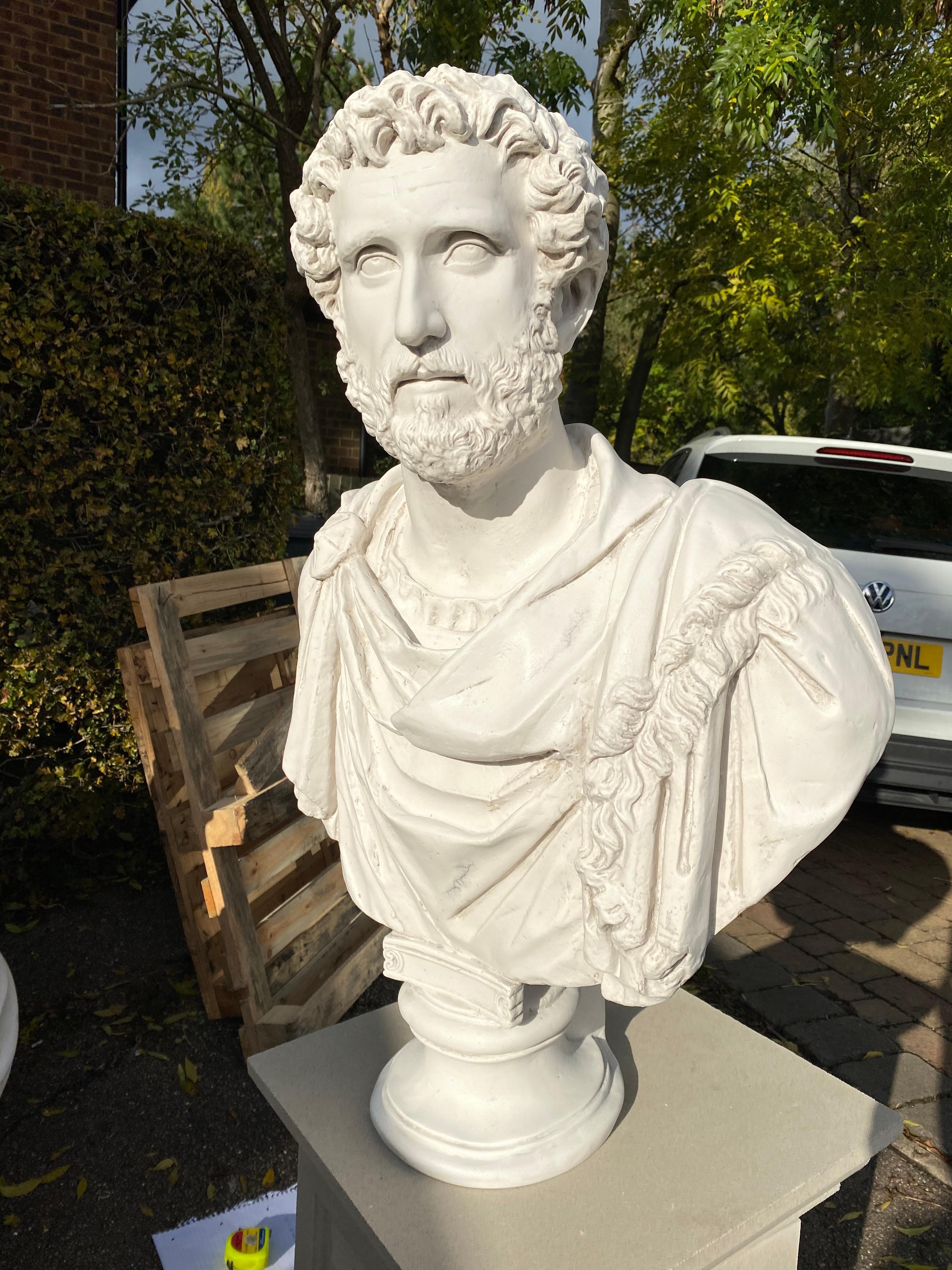 Bust of Hadrian – Skulptur eines römischen Kaisers aus dem 20. Jahrhundert im Angebot 2