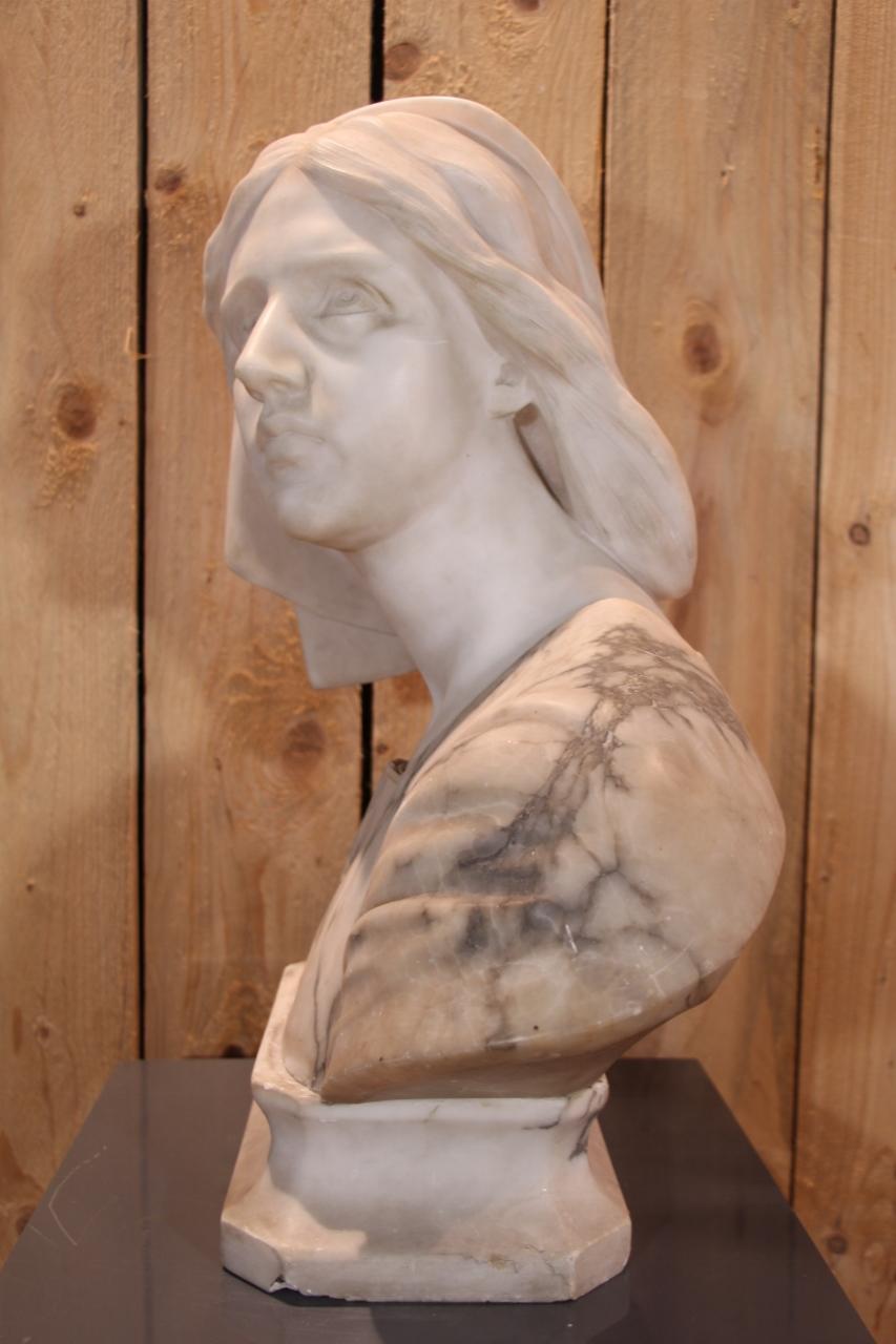 Bust Of Joan Of Arc In Marble And Alabaster, 19th Century, Giuseppe Bessi In Fair Condition For Sale In Charmes, FR