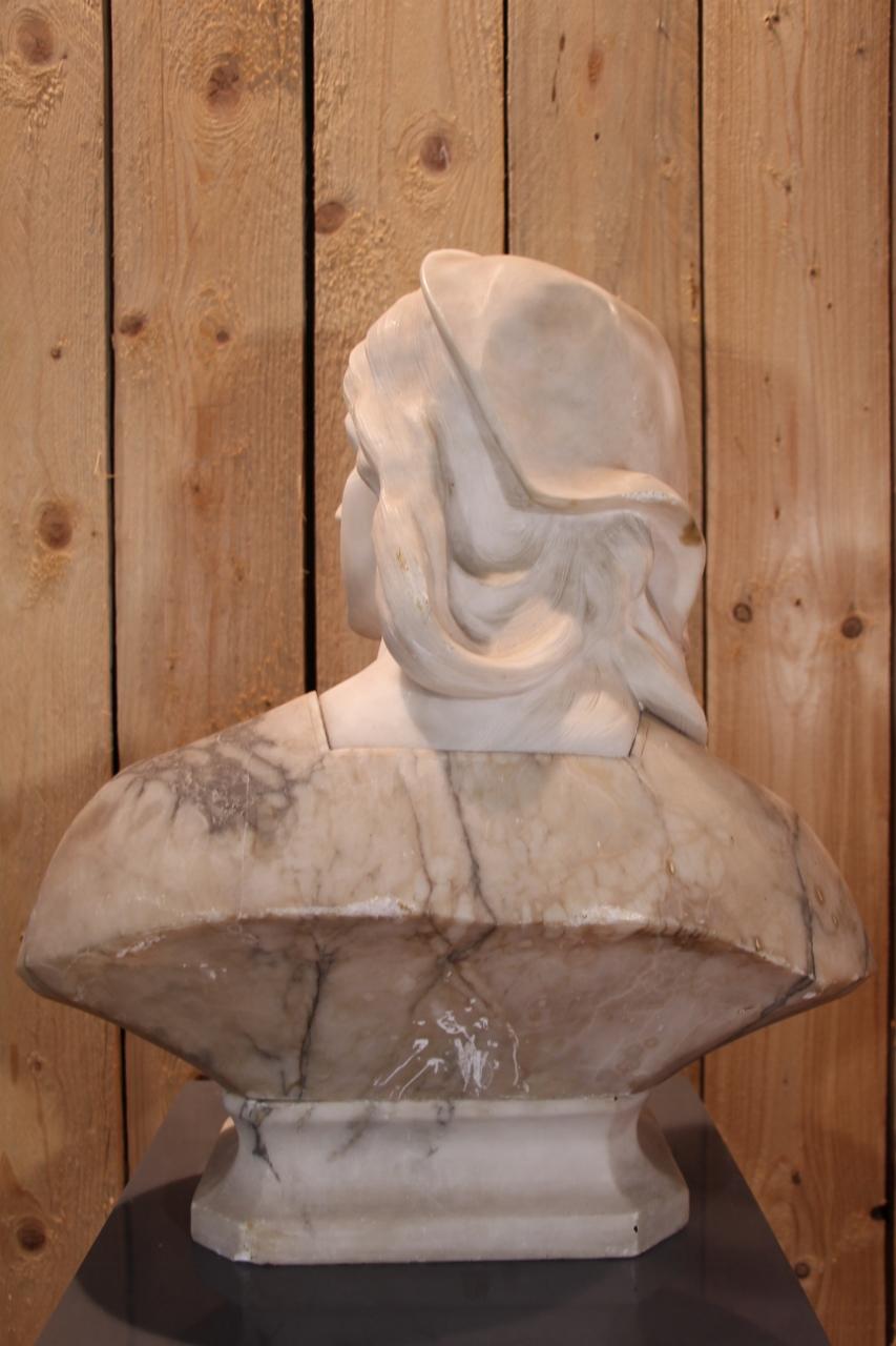 Bust Of Joan Of Arc In Marble And Alabaster, 19th Century, Giuseppe Bessi For Sale 1