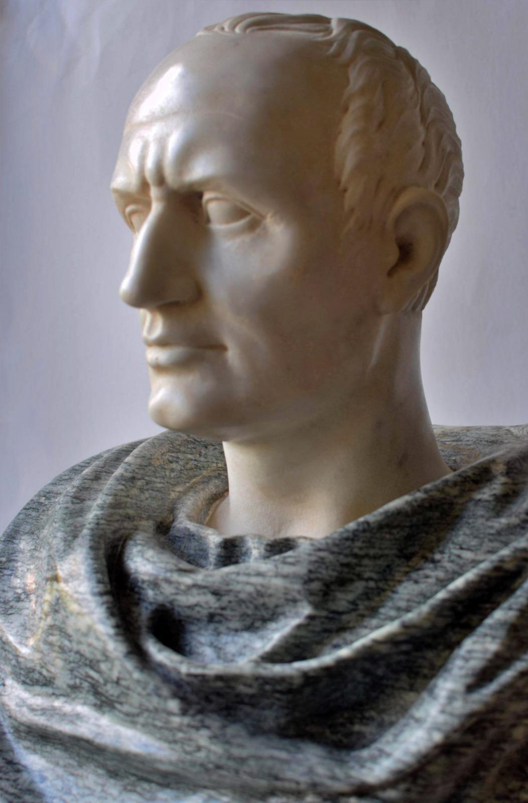 Modern Bust of Julius Caesar carved on Cipollino Apuan Marble end 20th Century For Sale