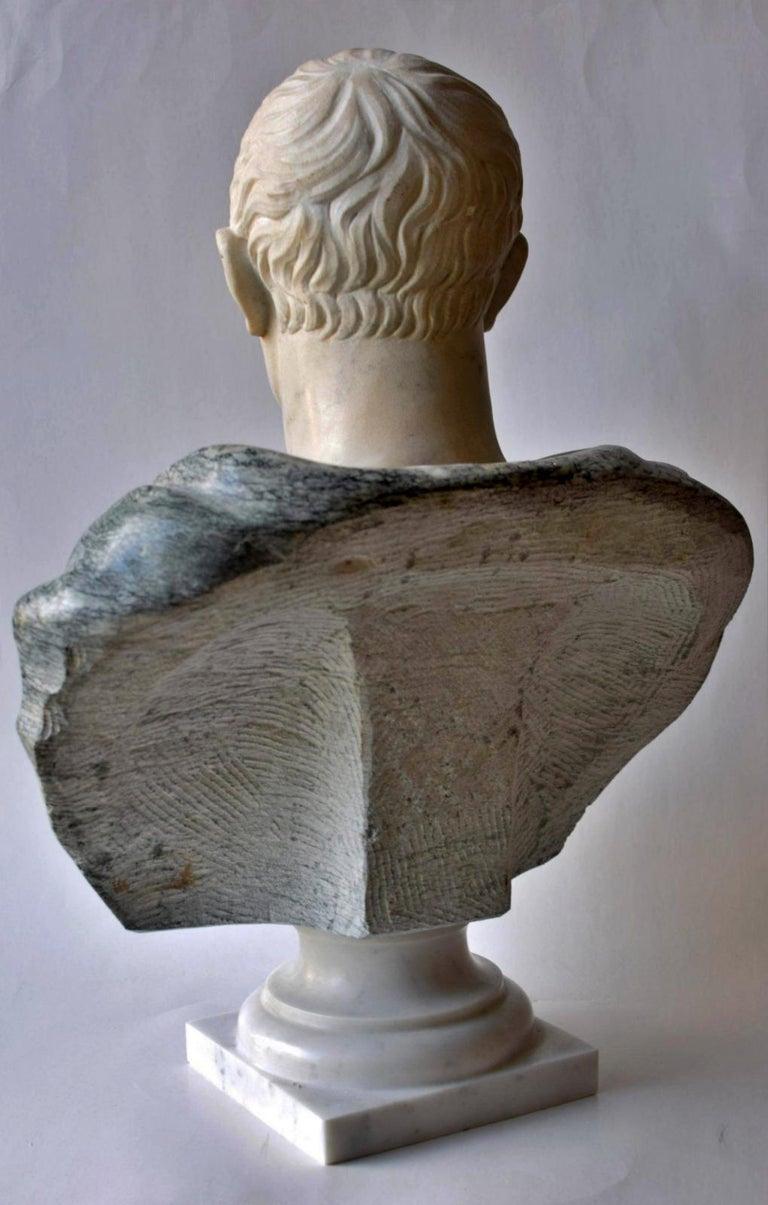 Hand-Crafted Bust of Julius Caesar carved on Cipollino Apuan Marble end 20th Century For Sale