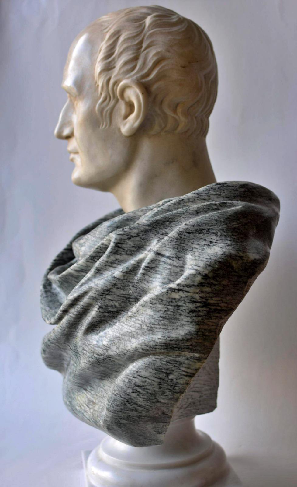 Carrara Marble Bust of Julius Caesar carved on Cipollino Apuan Marble end 20th Century For Sale