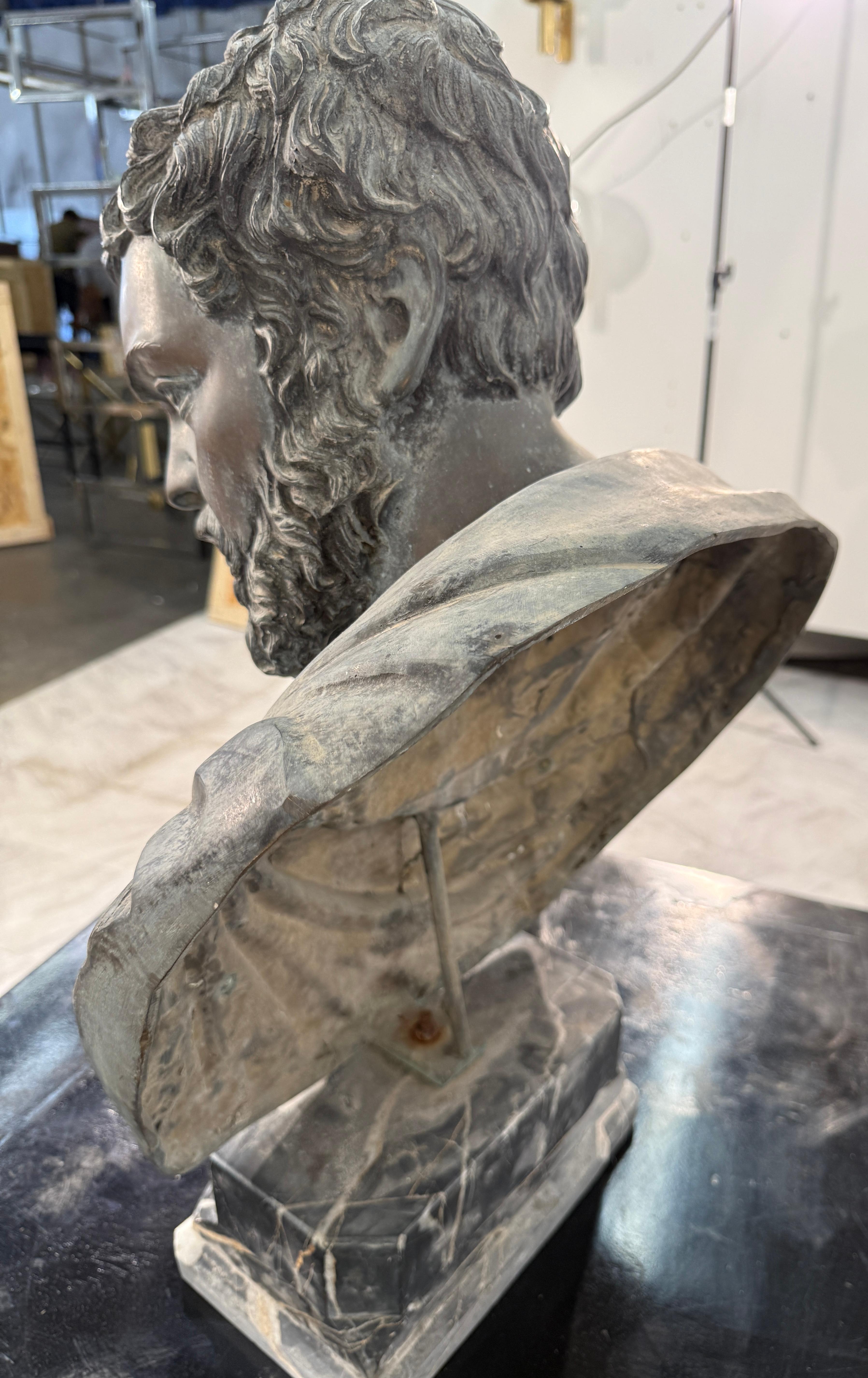 Buste de Marcus Aurelius Severus Antoninus Augustus, bronze et métal en vente 1
