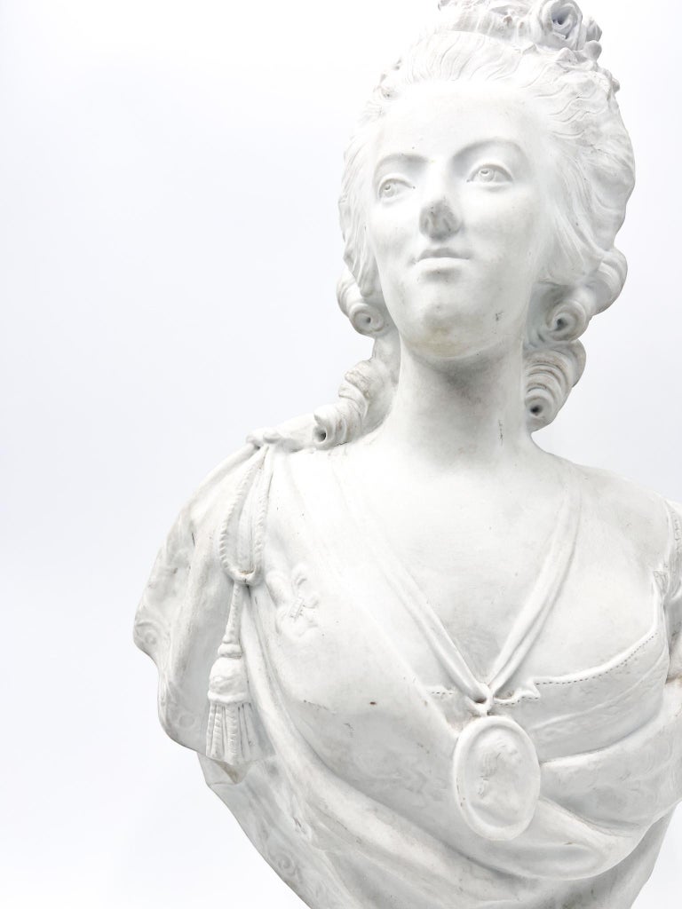 Bust of Marie Antoinette in Sevres ceramic from the 1940s For Sale at