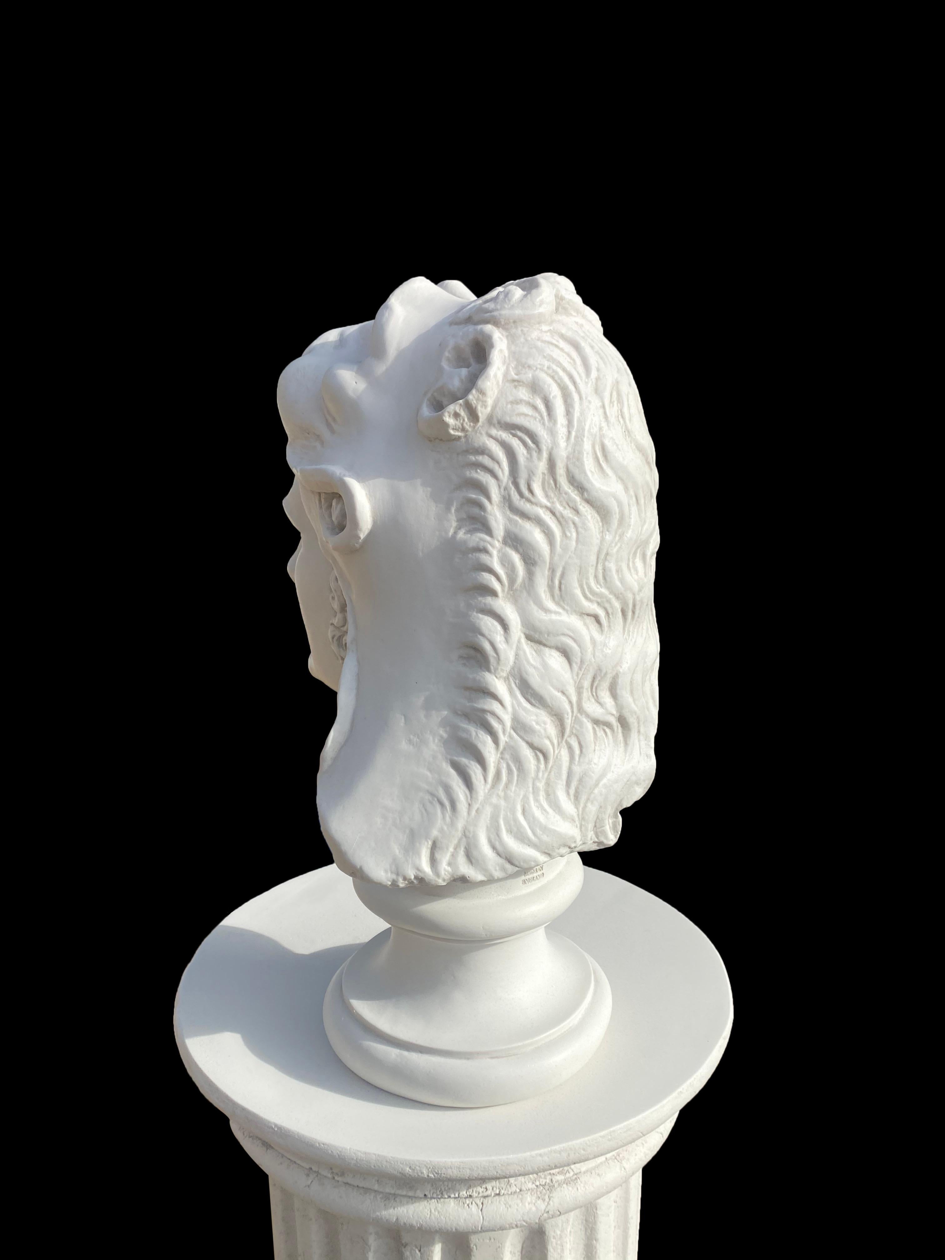 Busto di Mitridate - Scultura classica del XX secolo in vendita 1