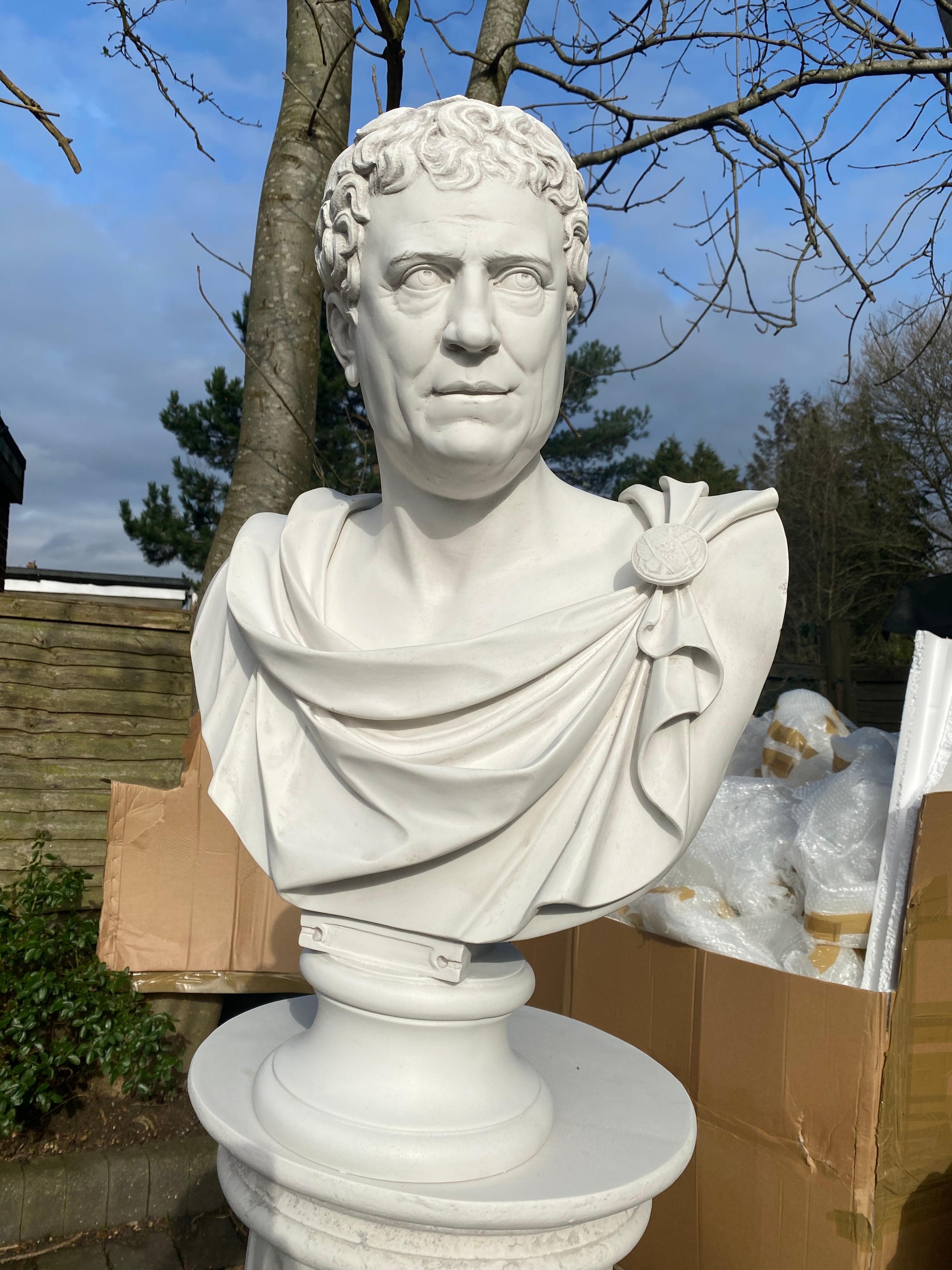 Busto di Tiberio come senatore romano - Scultura classica del XX secolo In condizioni ottime in vendita a Southall, GB