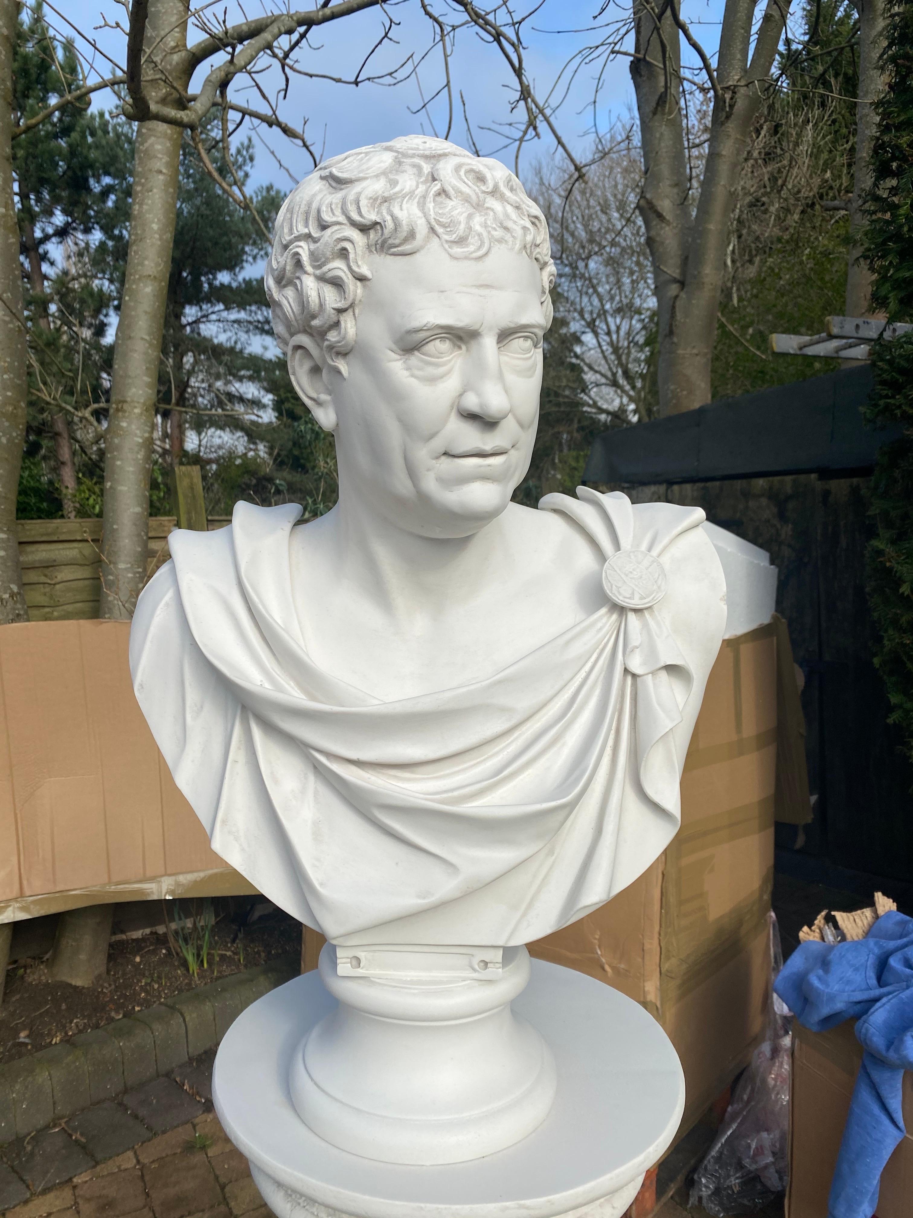 Marmo Busto di Tiberio come senatore romano - Scultura classica del XX secolo in vendita