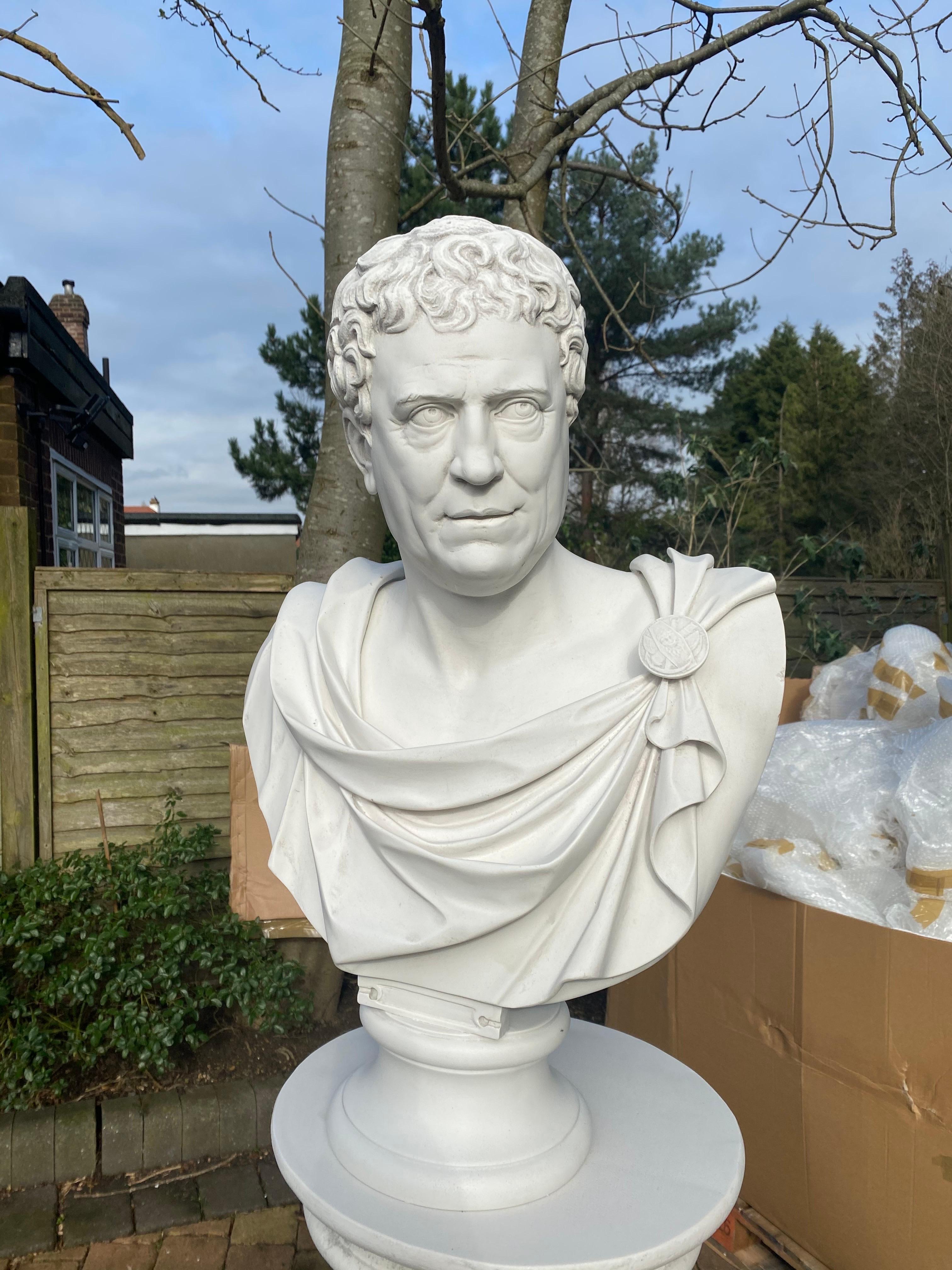 Busto di Tiberio come senatore romano - Scultura classica del XX secolo in vendita 1