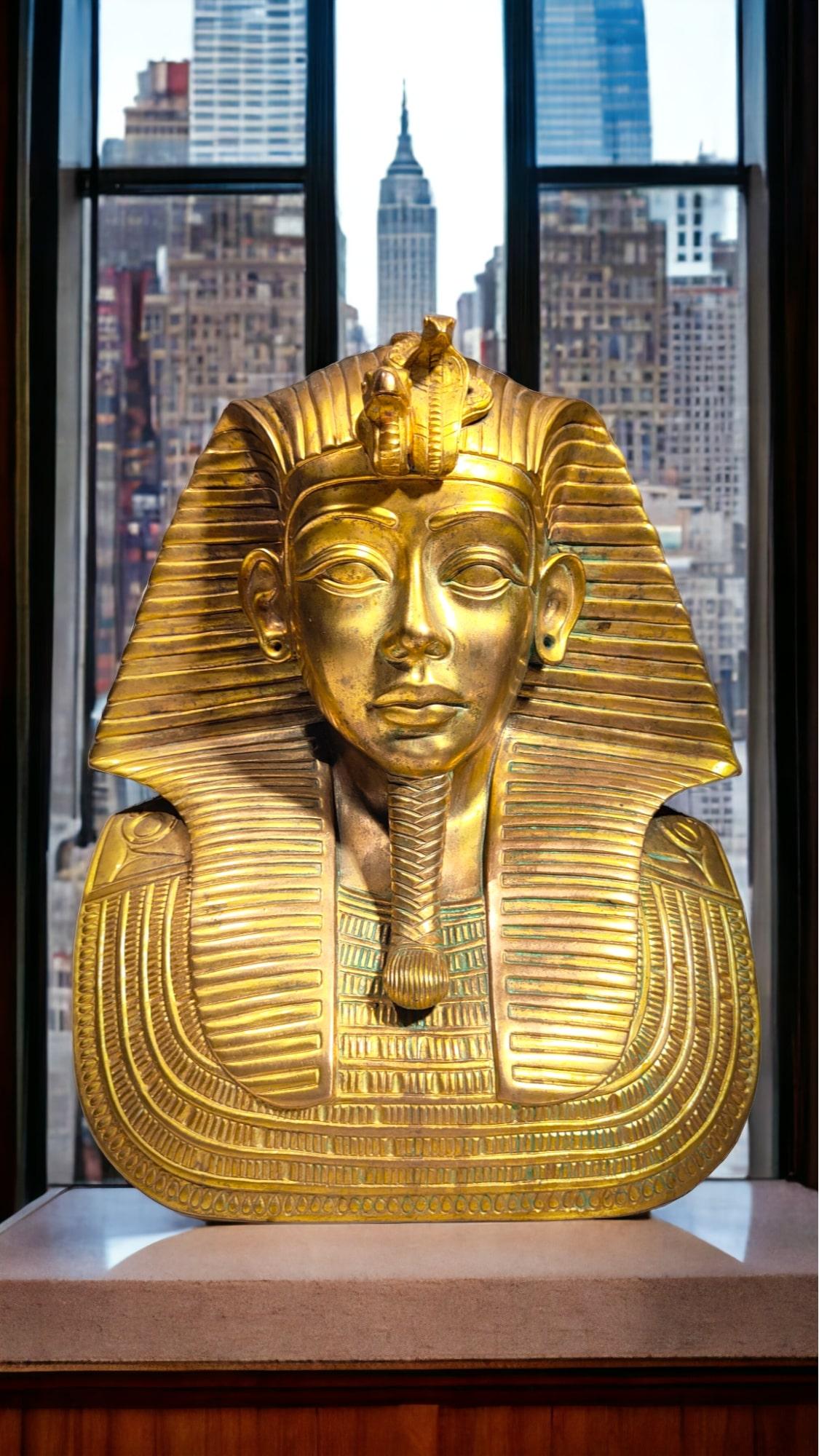 Bust Of Tutankhamun In Bronze mid cent In Good Condition For Sale In Madrid, ES