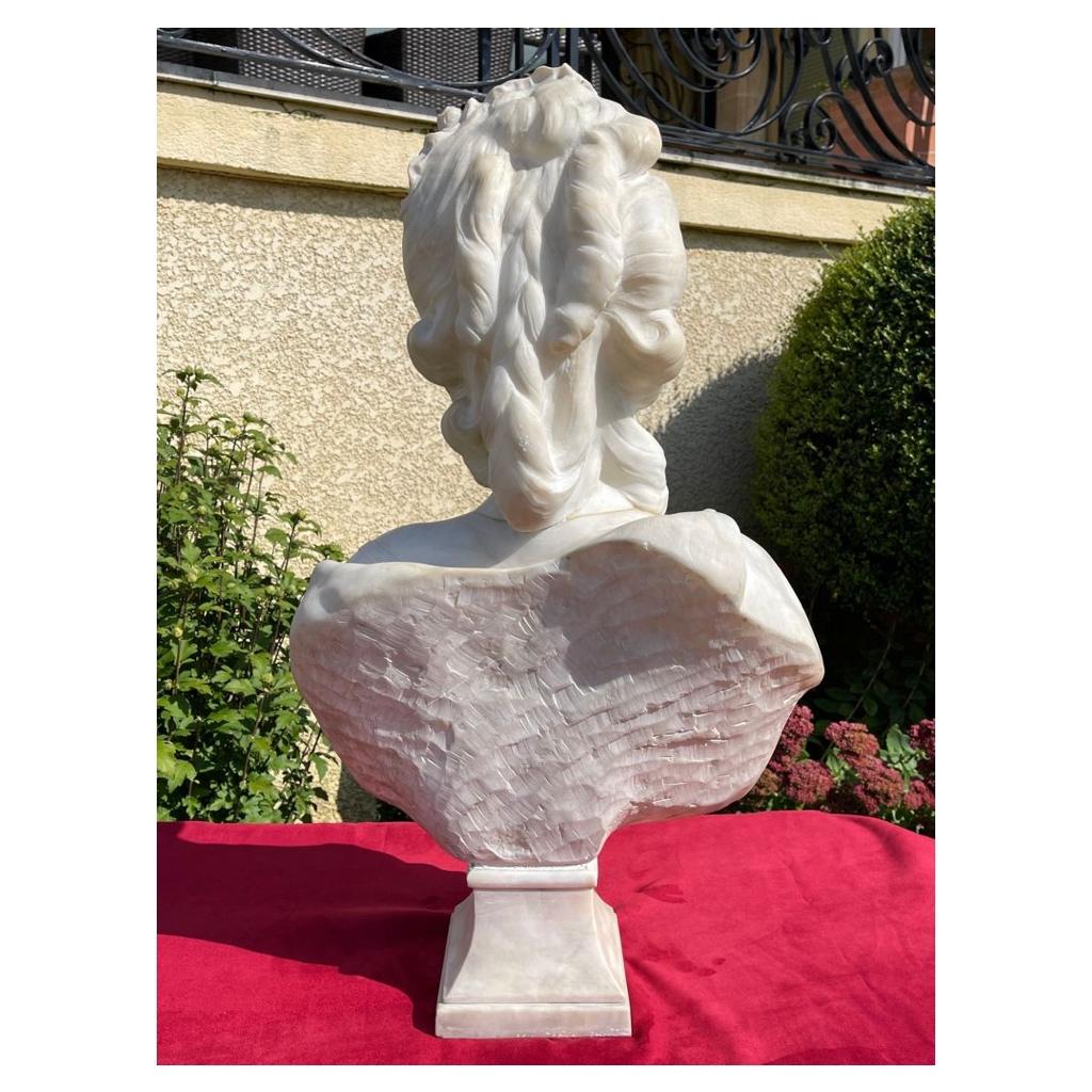 19th Century, Bust of Marie-Antoinette in Carrara Marble For Sale 3