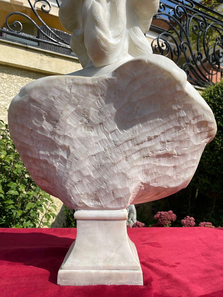 19th Century, Bust of Marie-Antoinette in Carrara Marble For Sale 5