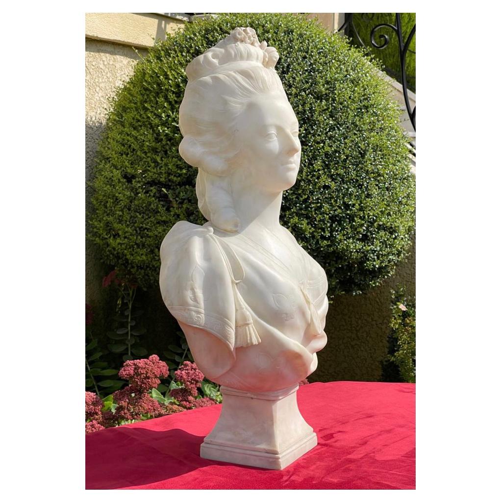 Hand-Carved 19th Century, Bust of Marie-Antoinette in Carrara Marble For Sale