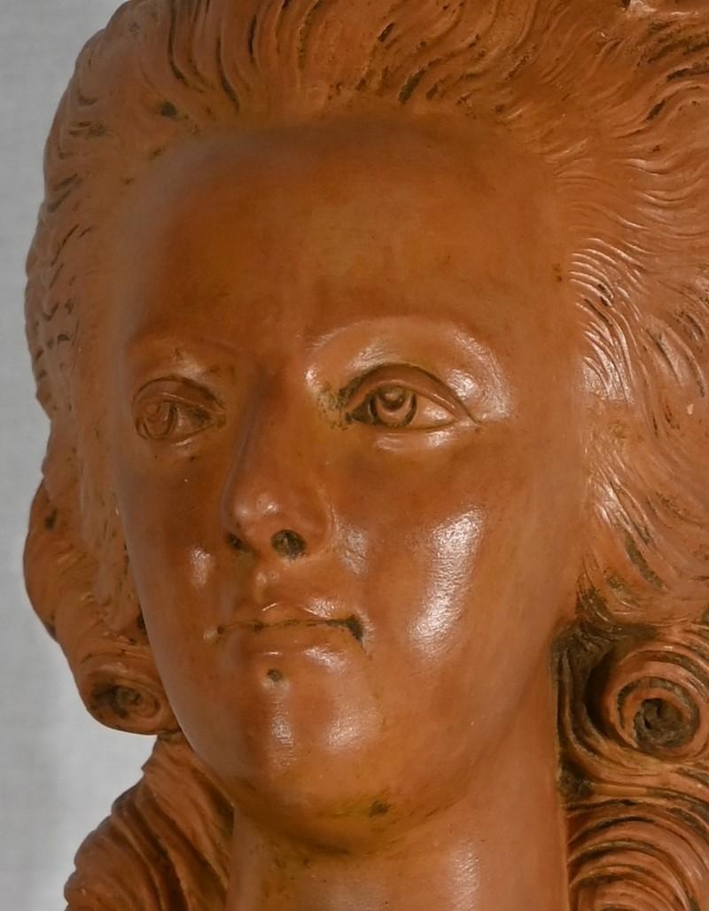 Terracotta Busto di Marie Antoinette in terracotta, dopo F. Lecomte - 1920 in vendita