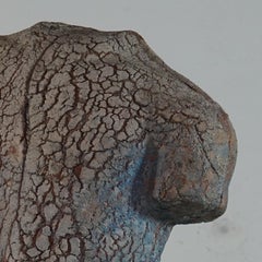 Buste en terre cuite et raku. Travail français, vers 1980.