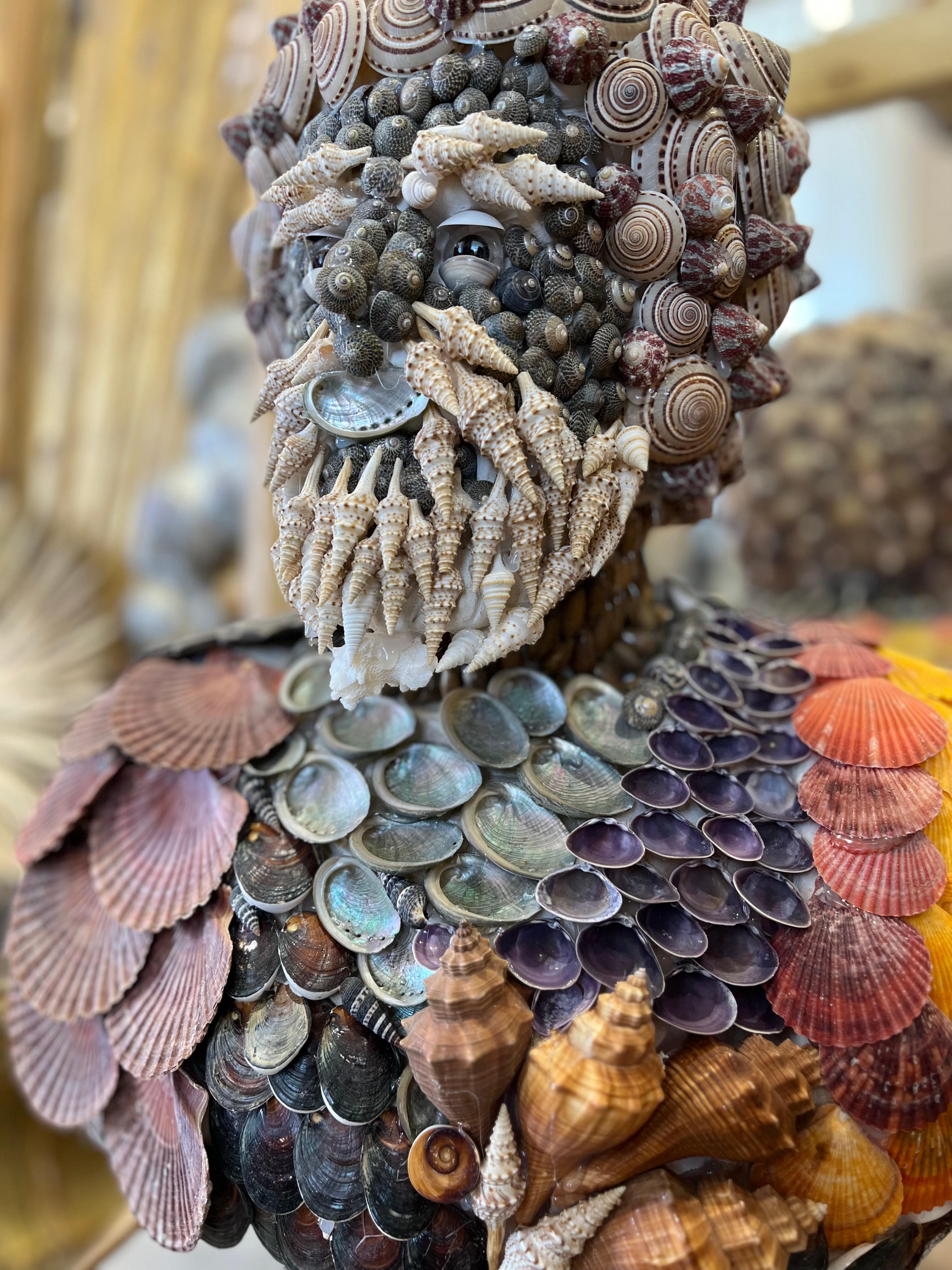 Italiano Busti in gesso decorati con conchiglie in vendita