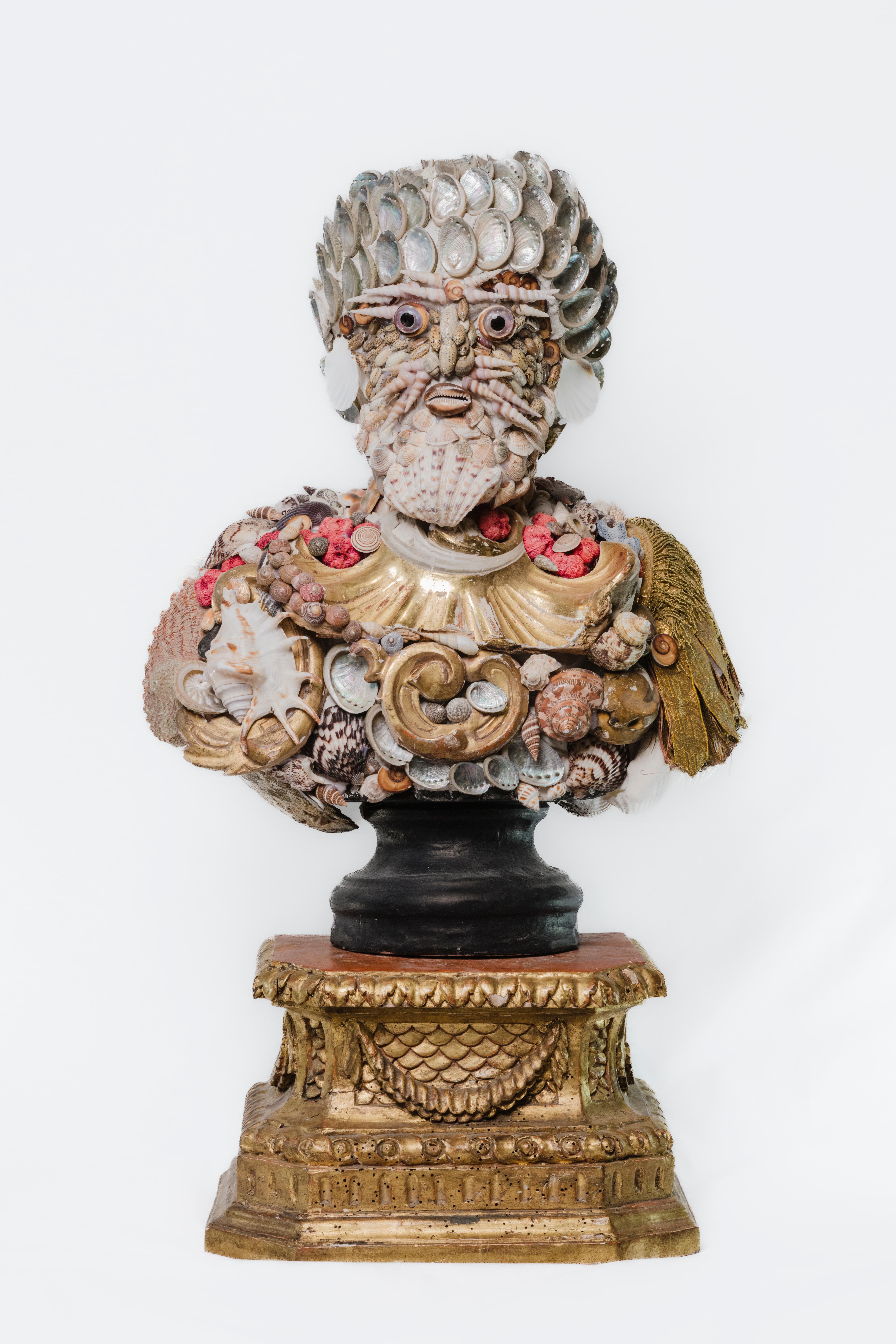 Busti in gesso decorati con conchiglie In condizioni Nuovo in vendita a Livorno, IT