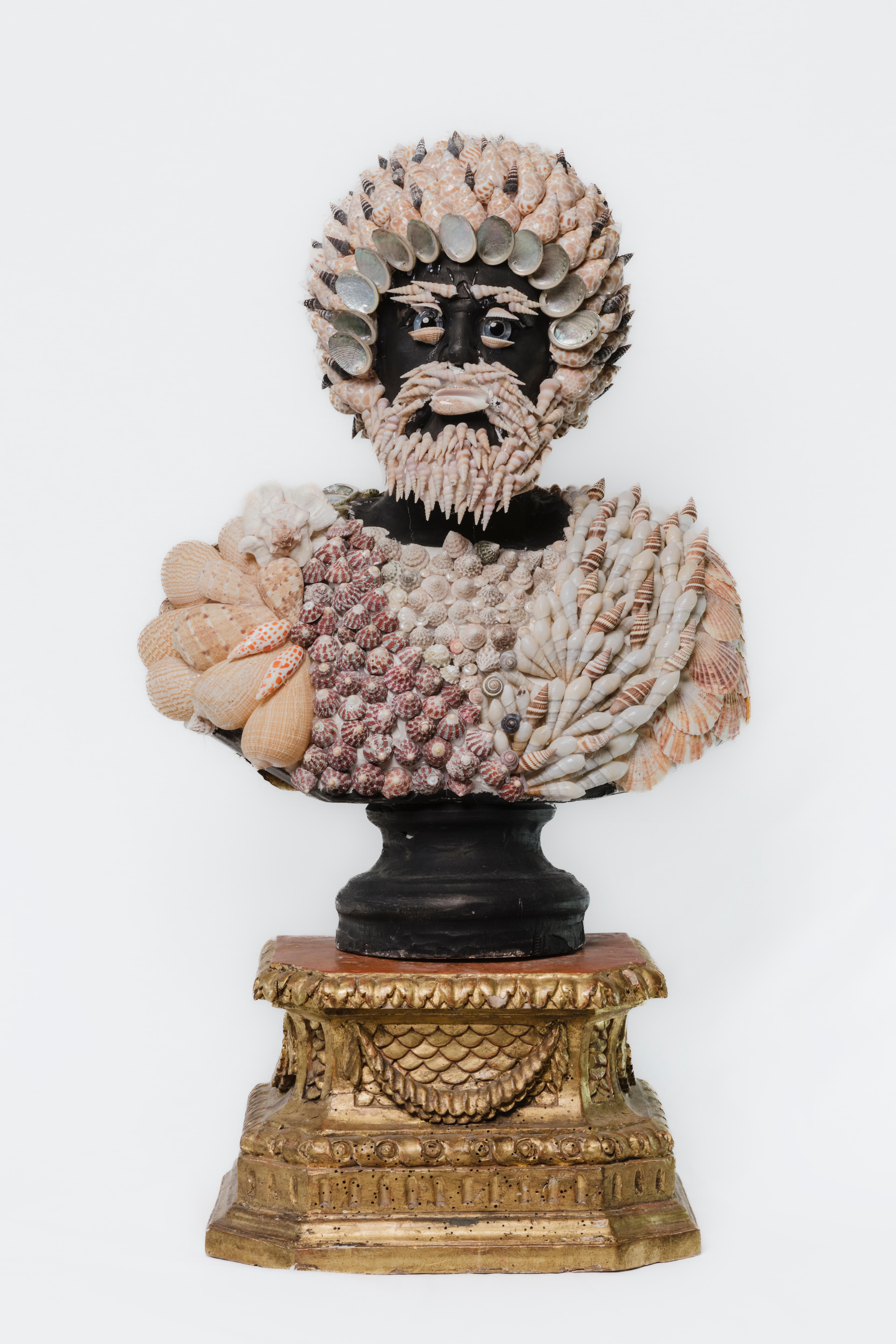 Conchiglia Busti in gesso decorati con conchiglie in vendita