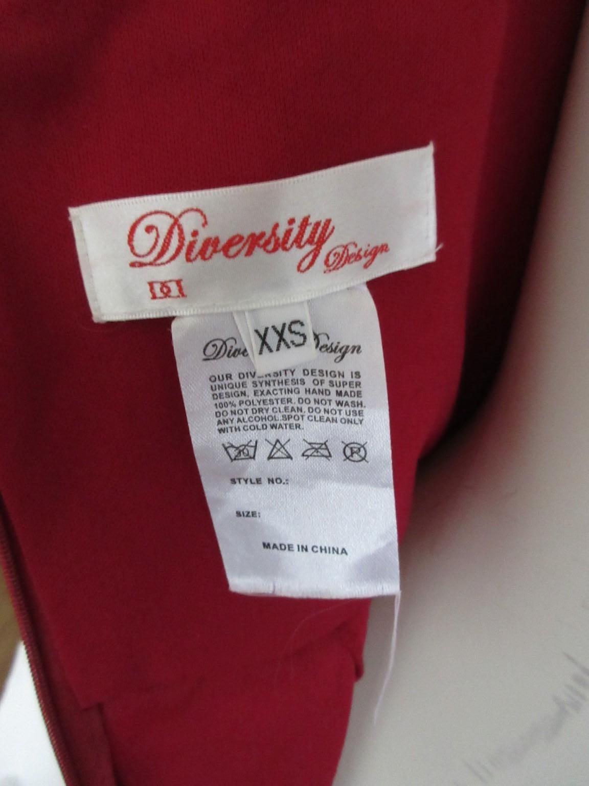 Robe de soirée bustier à bretelles argentées en vente 6