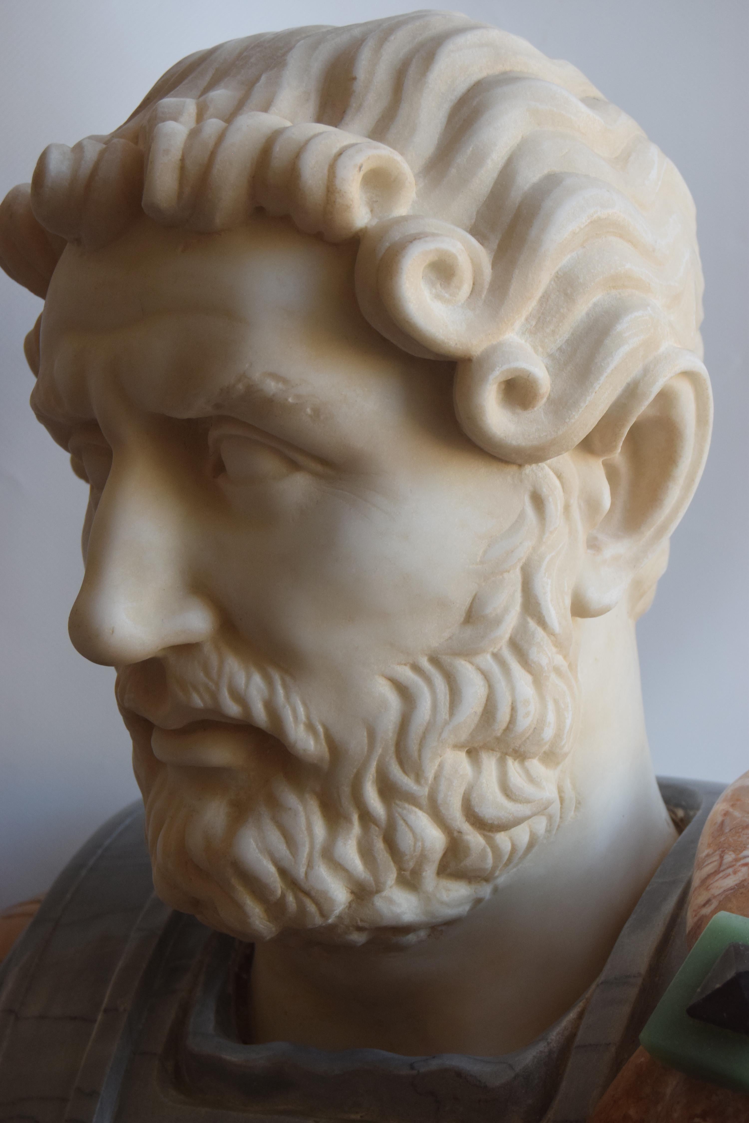 Buste d'Hadrien en marbre polychrome en vente 3