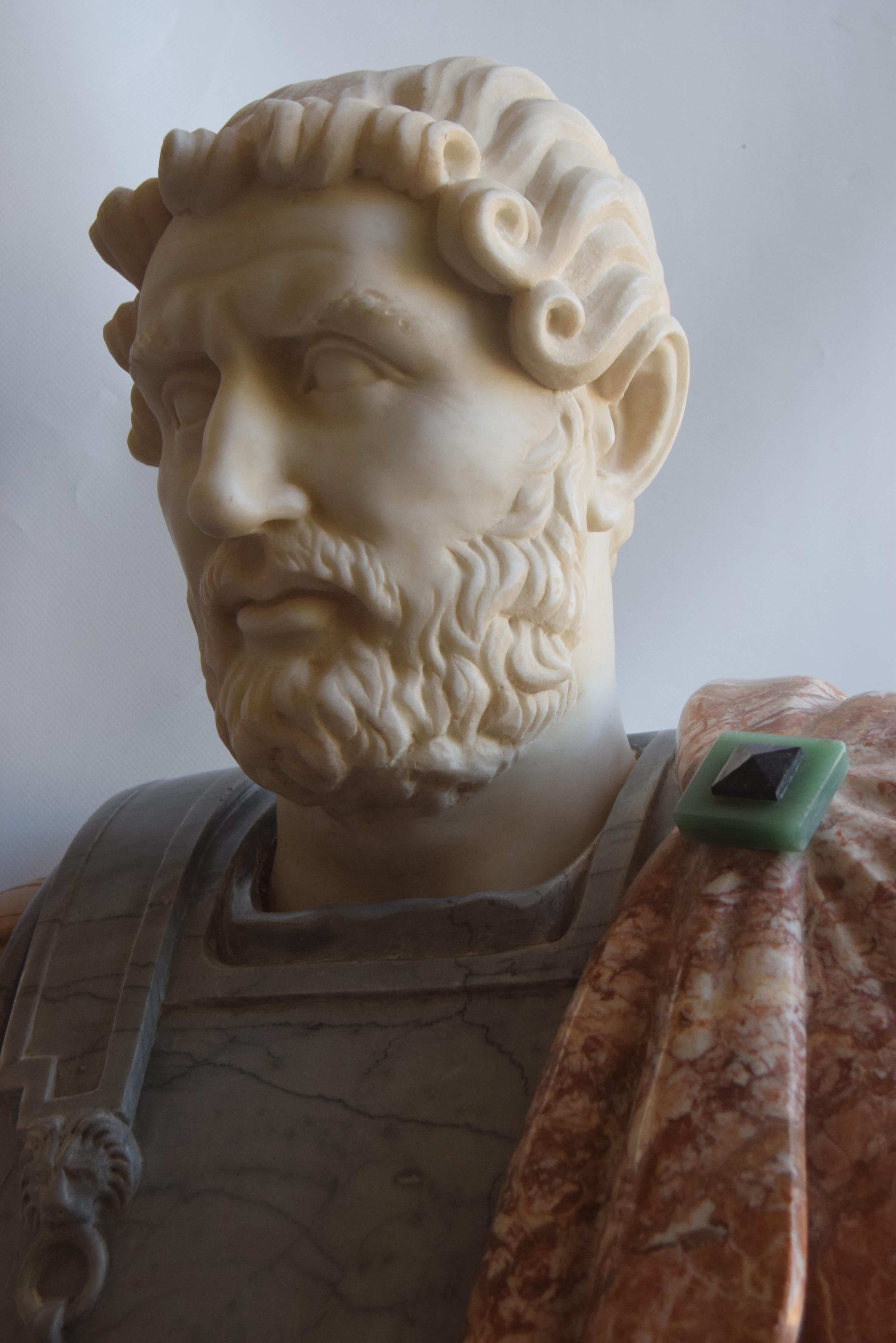 Buste d'Hadrien en marbre polychrome en vente 4