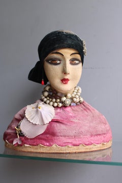 Busto Cartapesta e tessuto raffigurante una Donna Elegante Art Decò Francia 1920