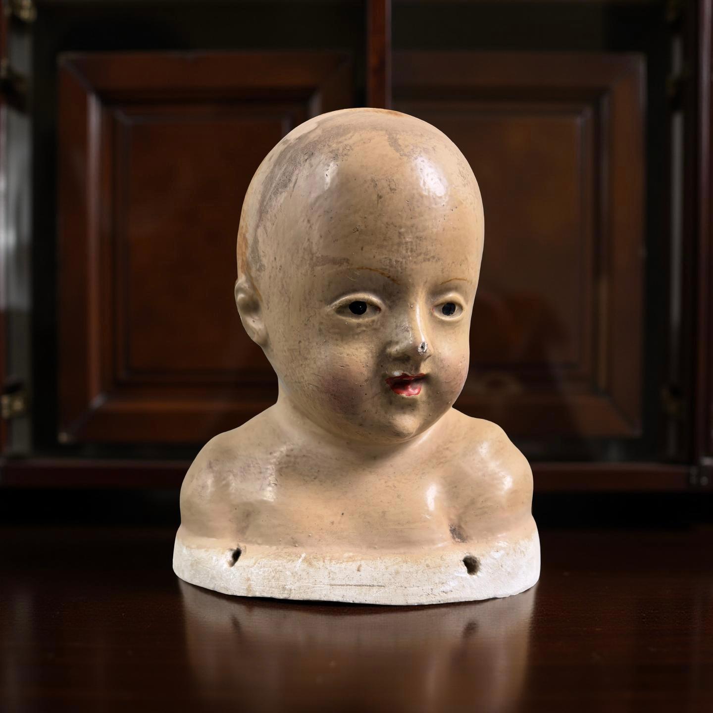 Louis XIV Buste de l'Enfant Jésus Polychrome Sculpture italienne du XVIIIe siècle en vente