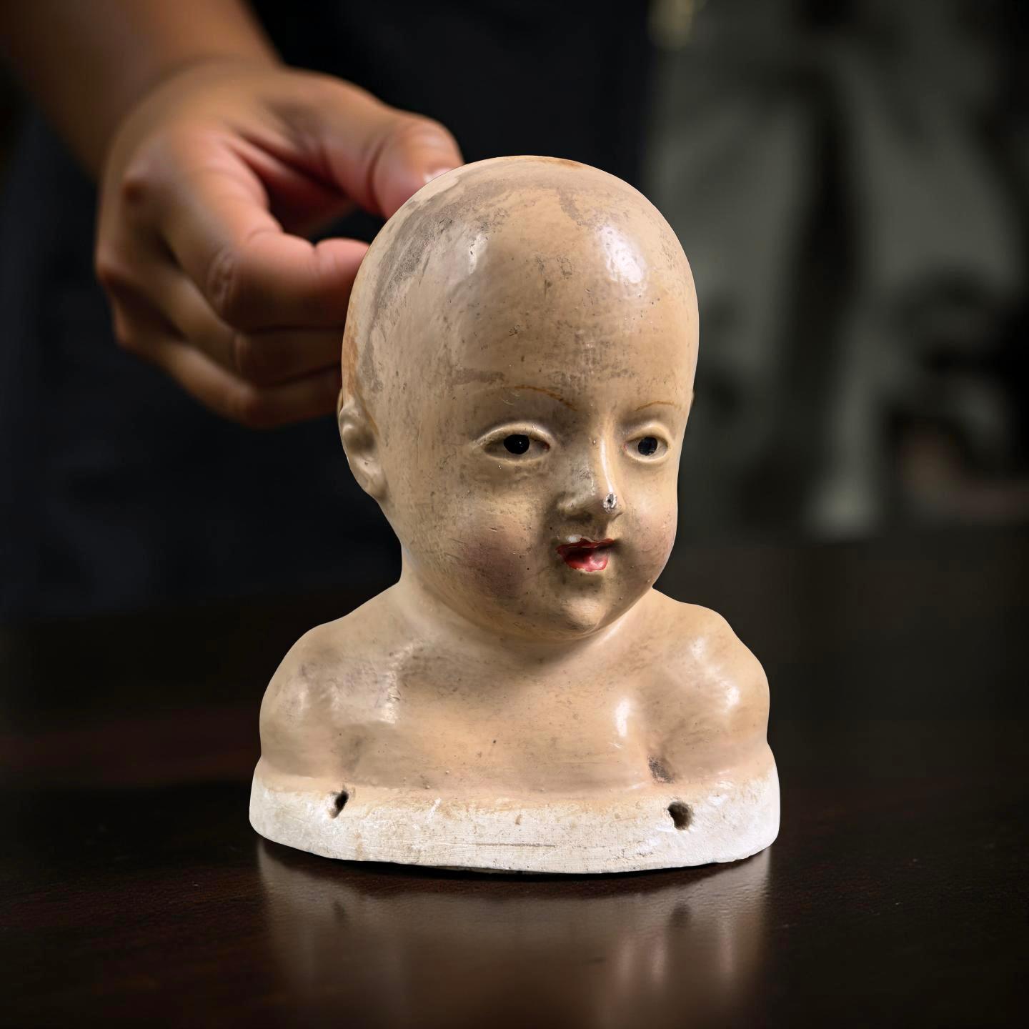 Italian Buste de l'Enfant Jésus Polychrome Sculpture italienne du XVIIIe siècle en vente