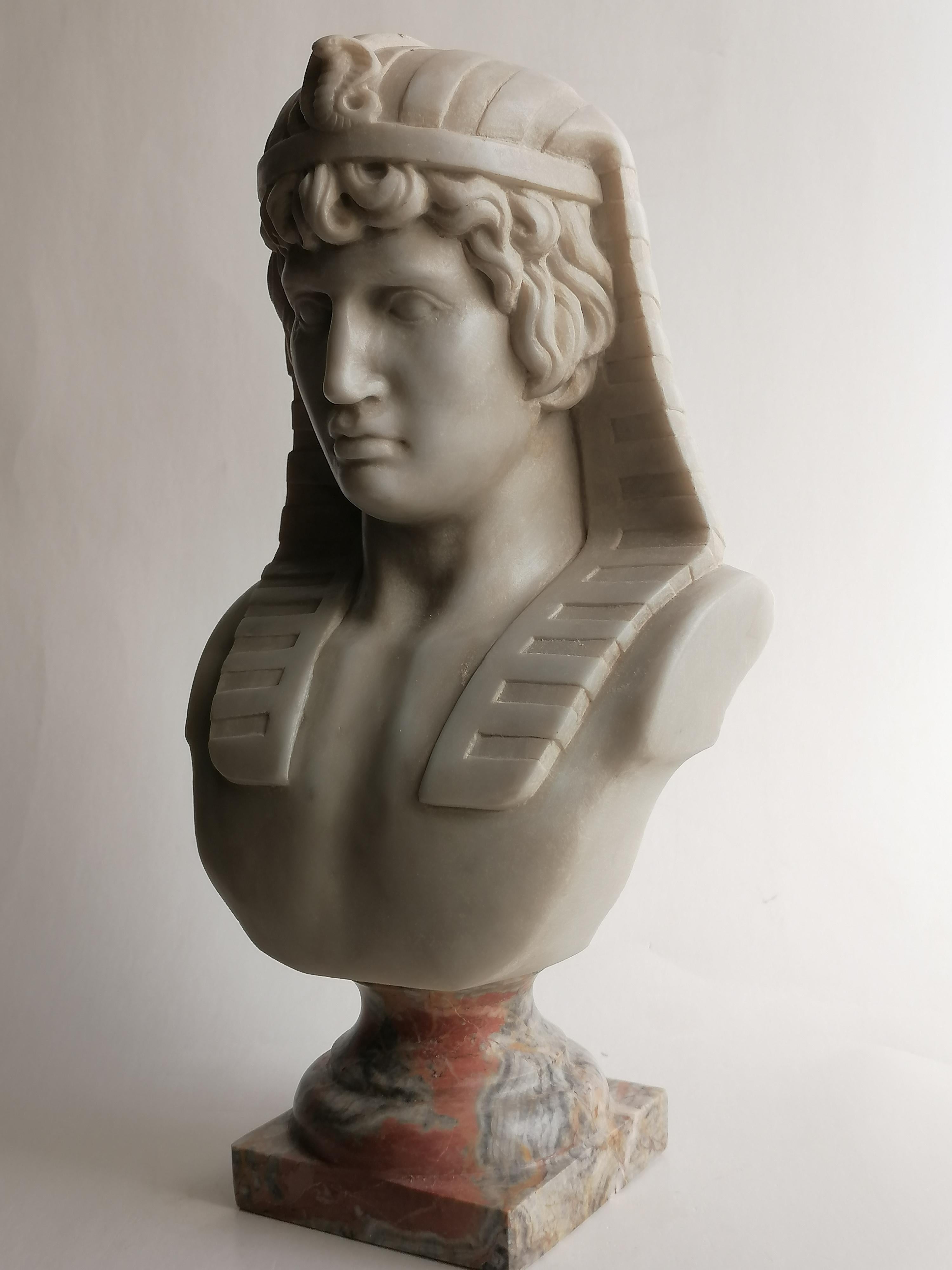 Greco Roman Busto di Antinoo versione egizia -scolpito su marmo -made in Italy For Sale