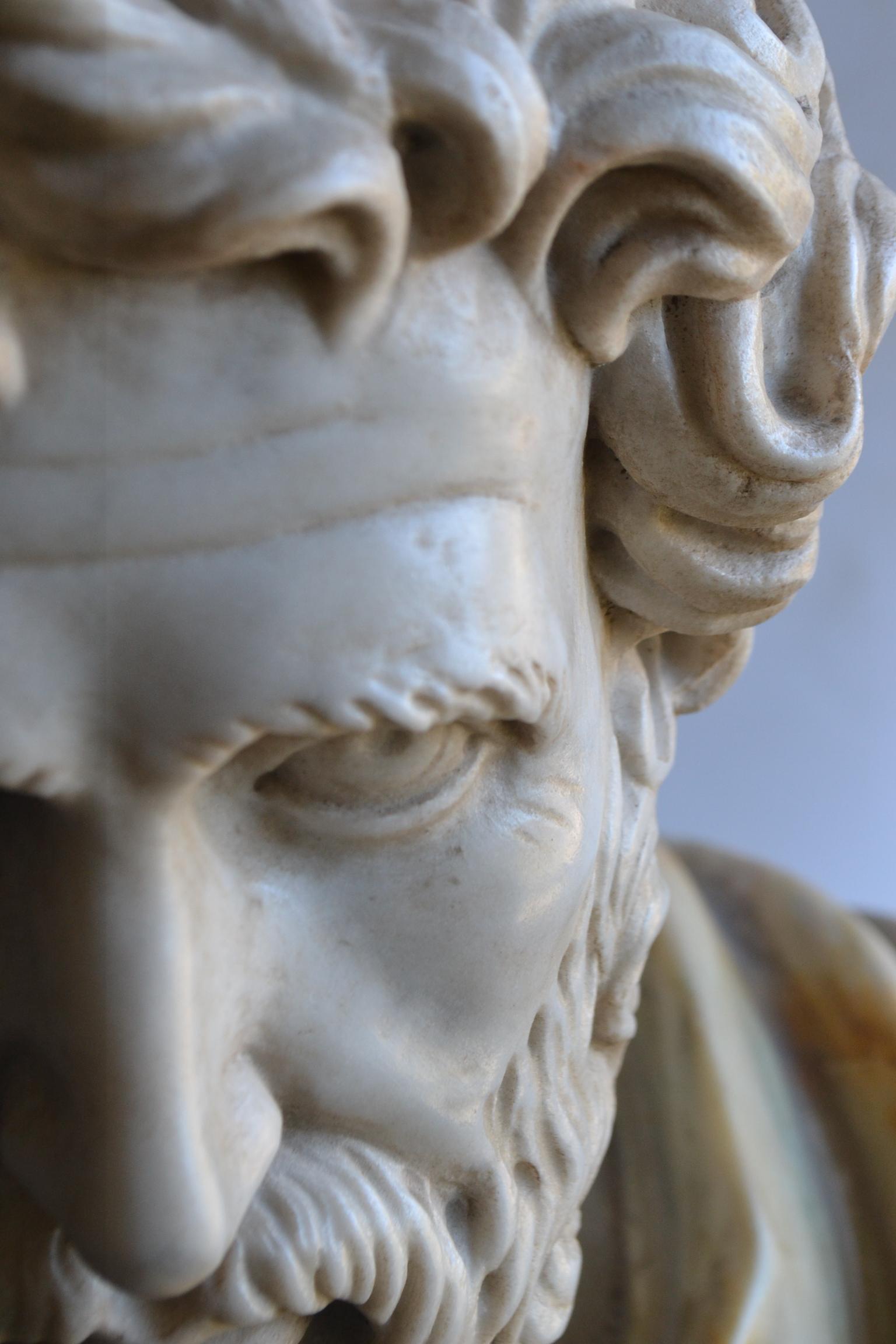 Busto di Antonino Pio in marmo giallo Siena e marmo bianco Carrara -made Italy For Sale 4